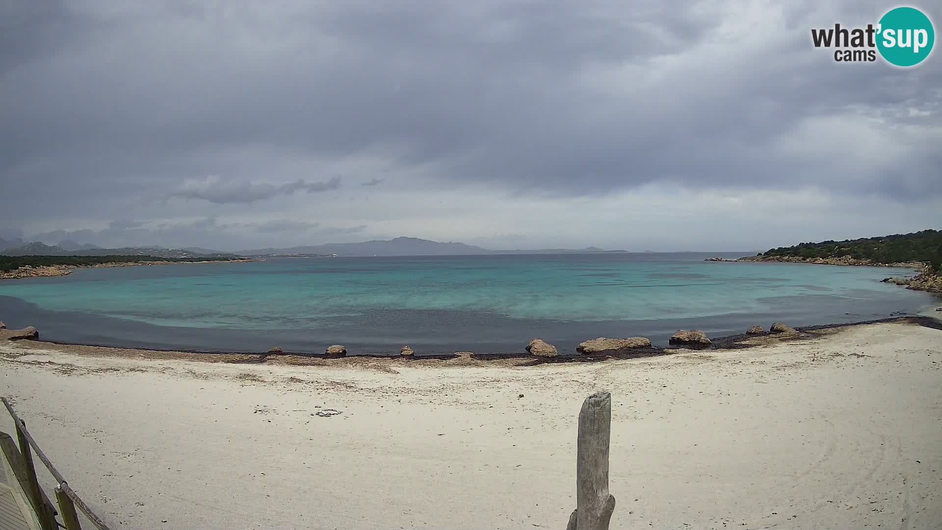 V živo plaža Cala Sabina – spletna kamera Golfo Aranci – Sardinija