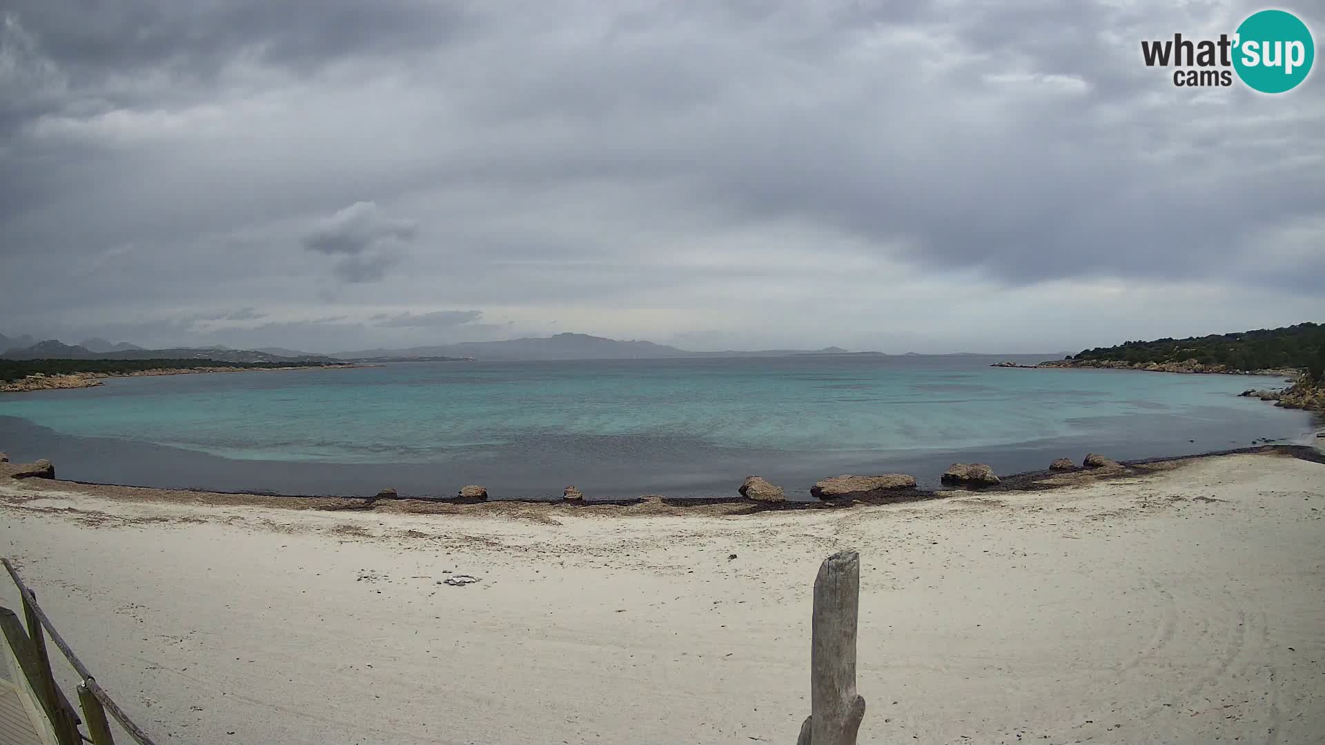 V živo plaža Cala Sabina – spletna kamera Golfo Aranci – Sardinija