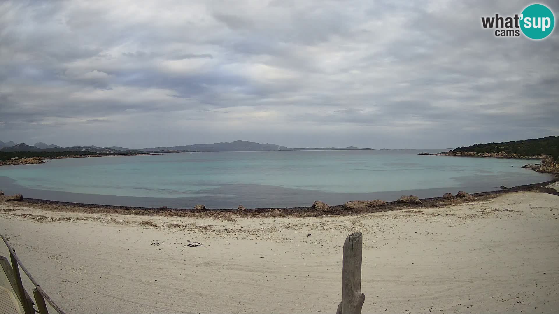 V živo plaža Cala Sabina – spletna kamera Golfo Aranci – Sardinija