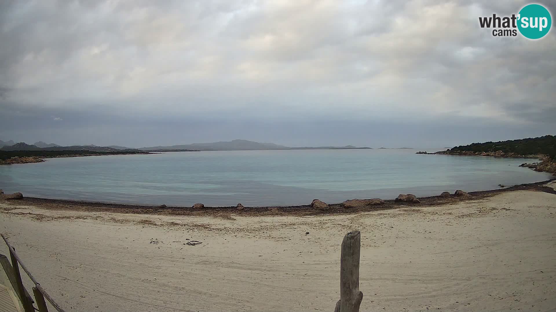 V živo plaža Cala Sabina – spletna kamera Golfo Aranci – Sardinija