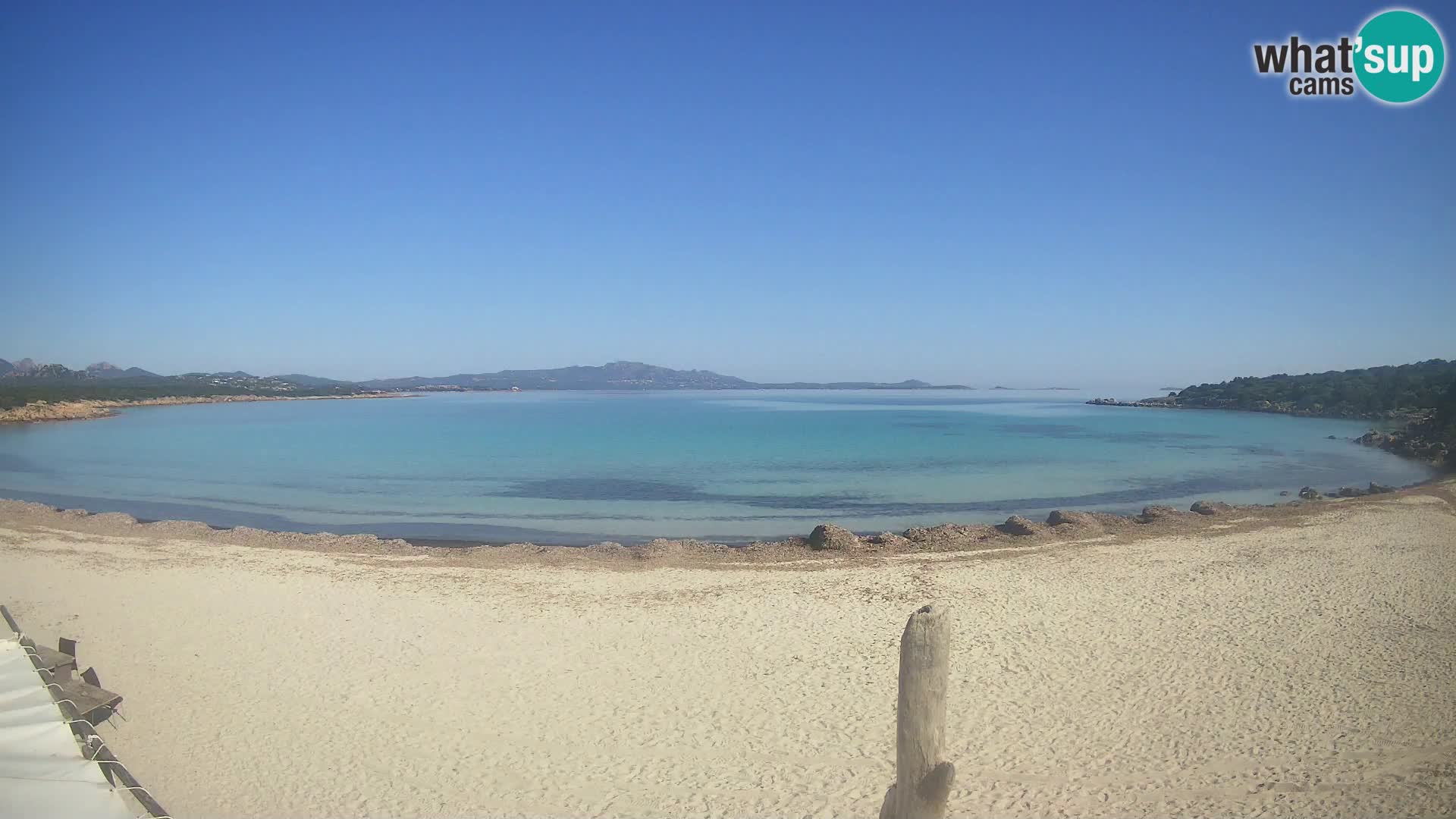 V živo plaža Cala Sabina – spletna kamera Golfo Aranci – Sardinija