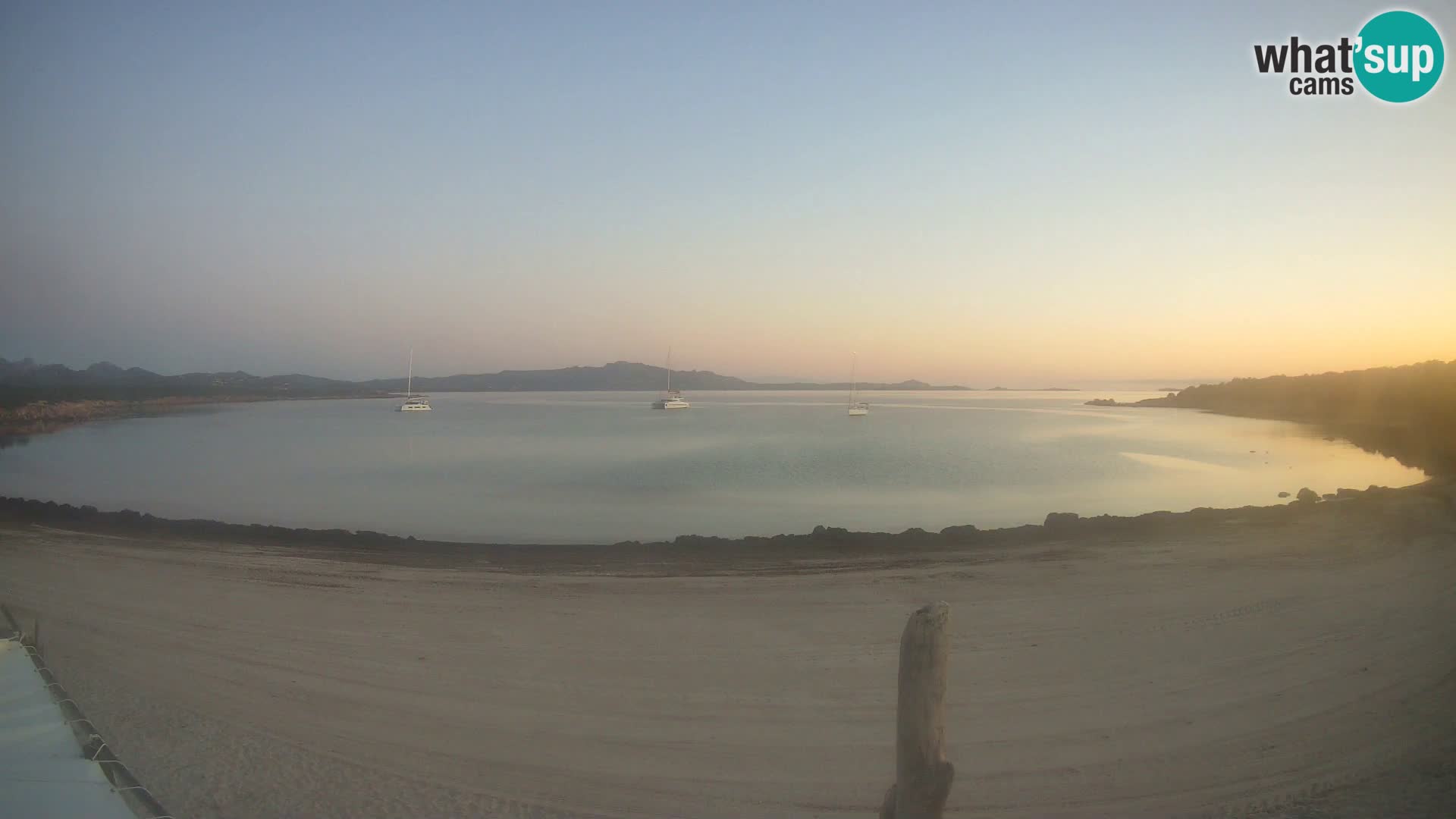 V živo plaža Cala Sabina – spletna kamera Golfo Aranci – Sardinija