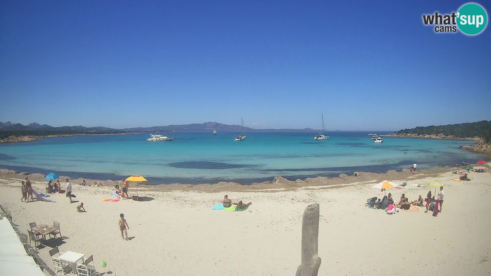 V živo plaža Cala Sabina – spletna kamera Golfo Aranci – Sardinija