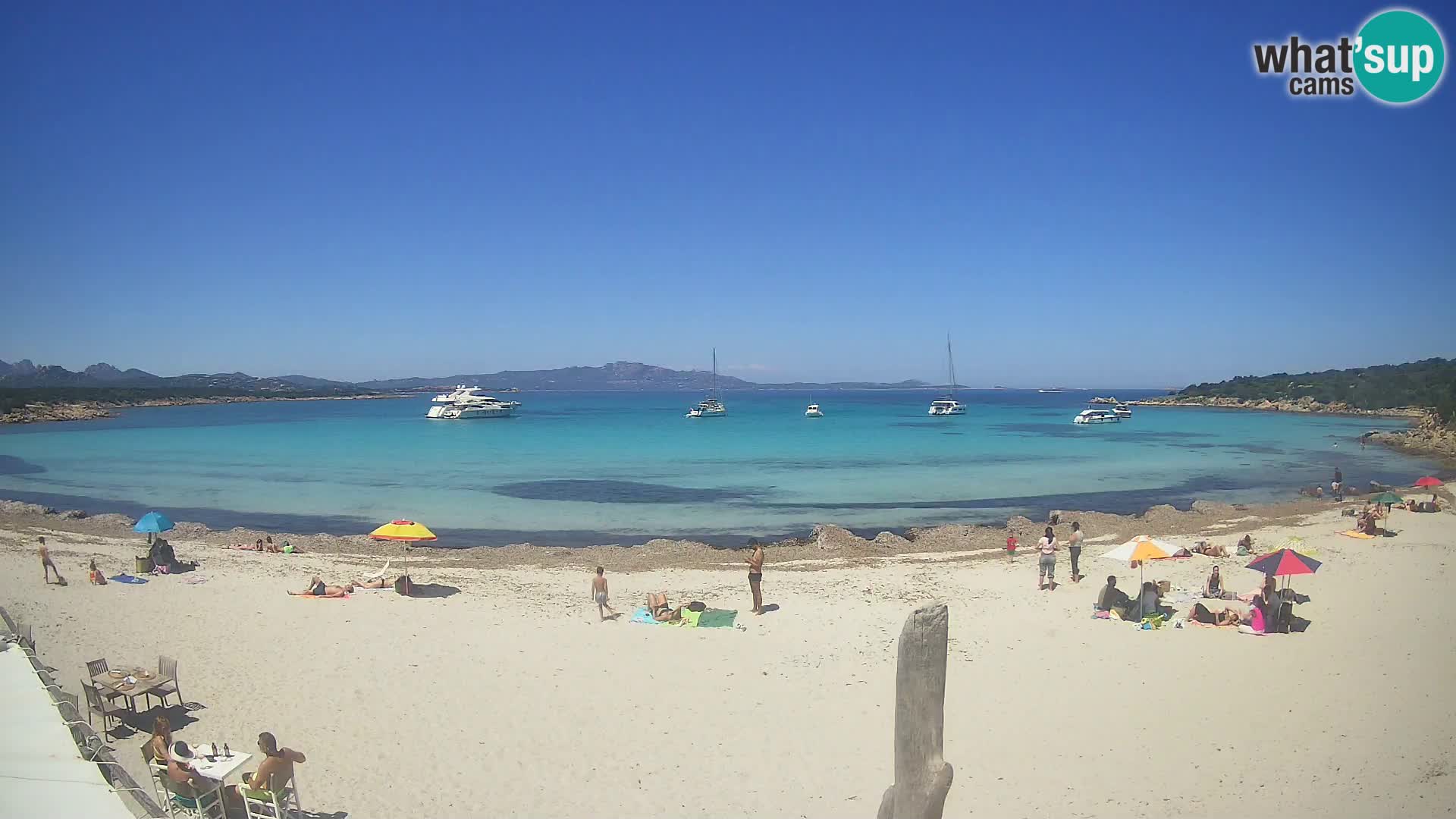 V živo plaža Cala Sabina – spletna kamera Golfo Aranci – Sardinija