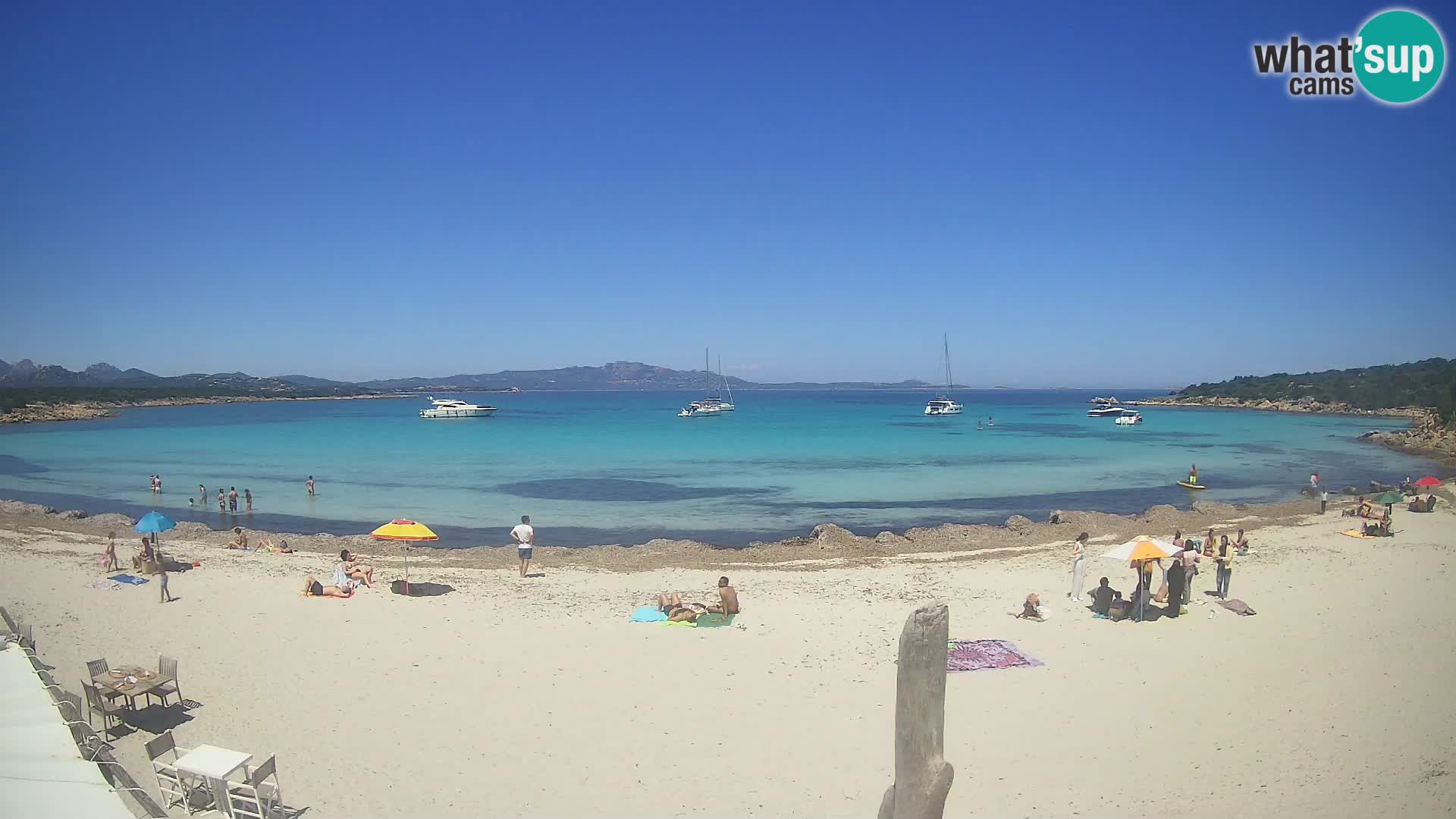 V živo plaža Cala Sabina – spletna kamera Golfo Aranci – Sardinija