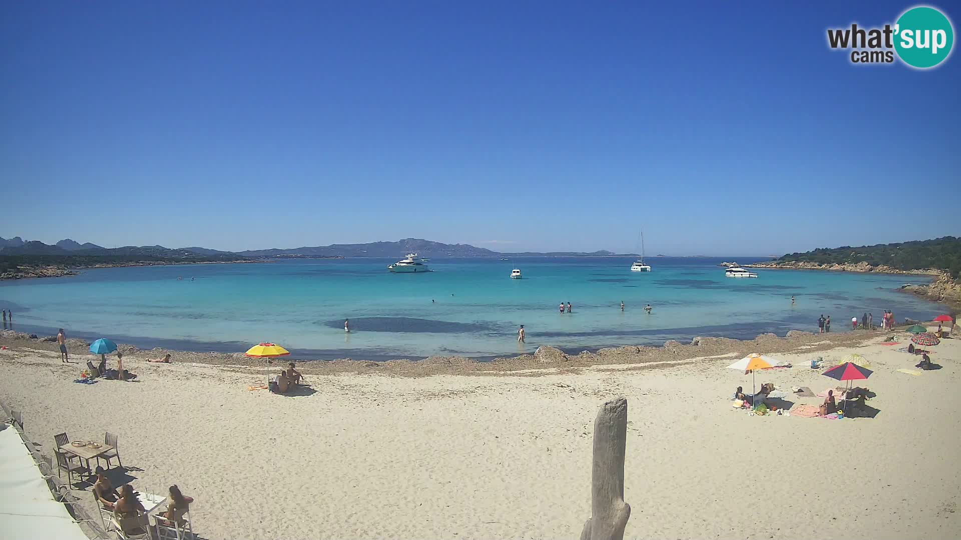 V živo plaža Cala Sabina – spletna kamera Golfo Aranci – Sardinija