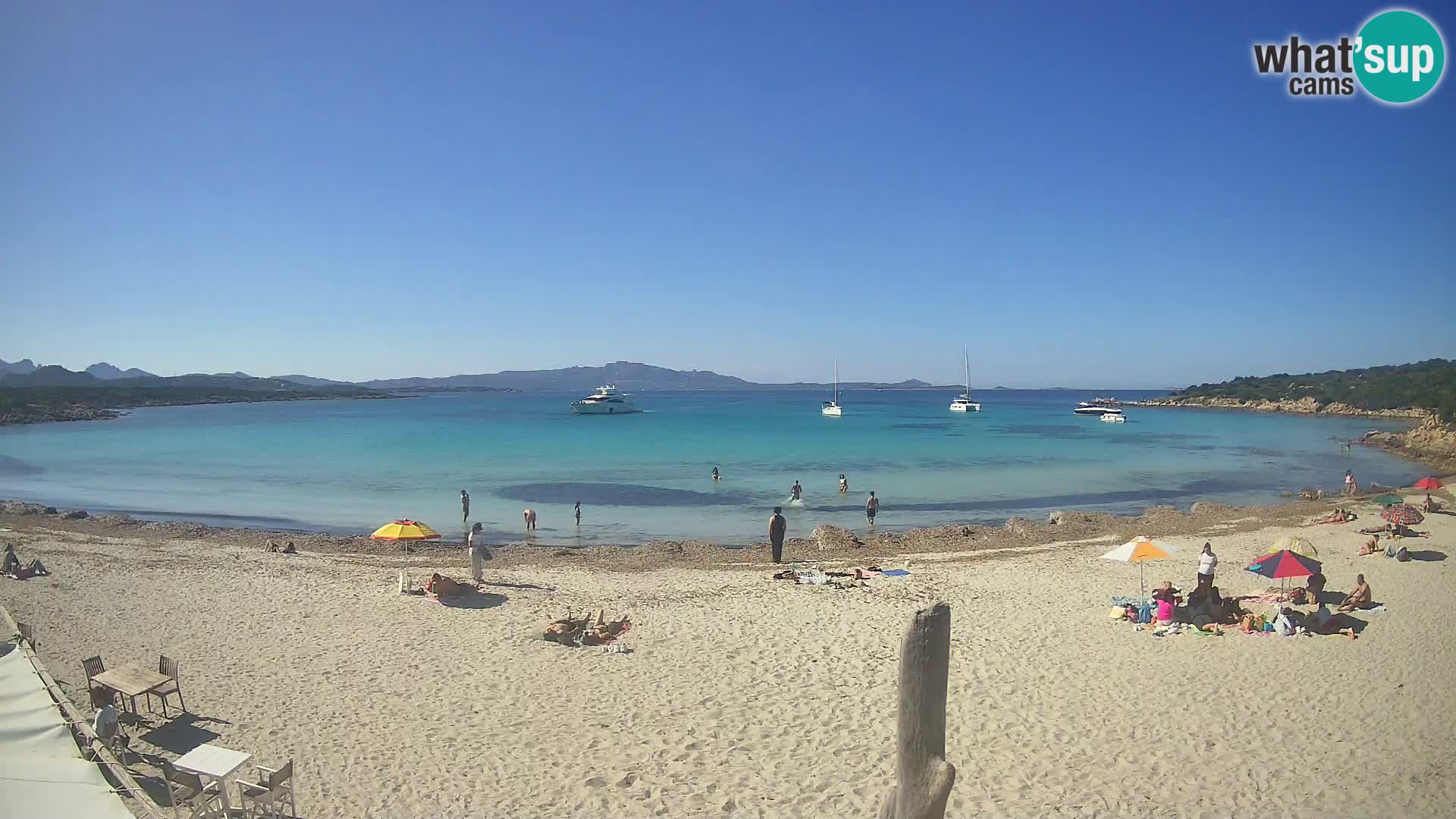V živo plaža Cala Sabina – spletna kamera Golfo Aranci – Sardinija