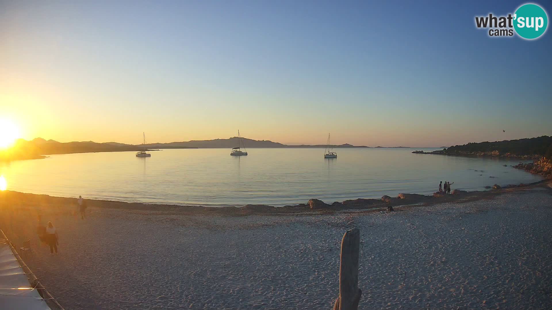 V živo plaža Cala Sabina – spletna kamera Golfo Aranci – Sardinija