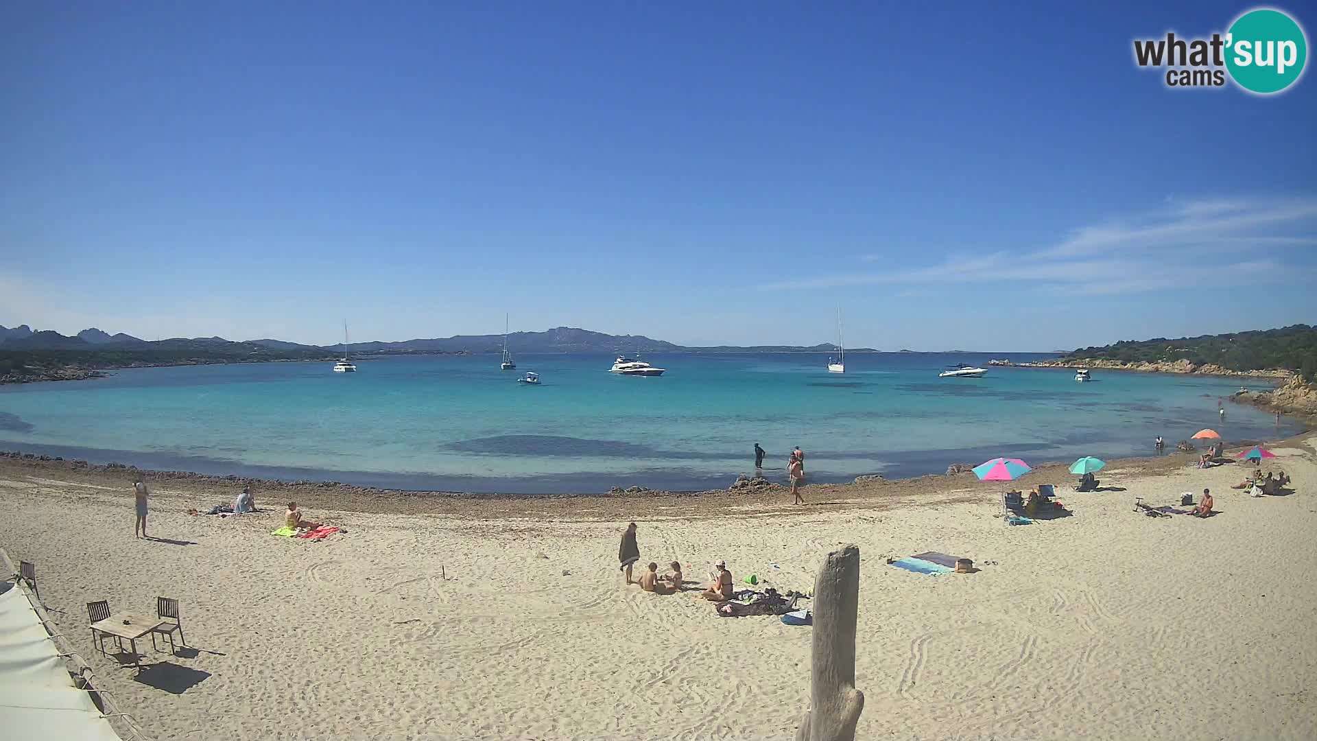 V živo plaža Cala Sabina – spletna kamera Golfo Aranci – Sardinija