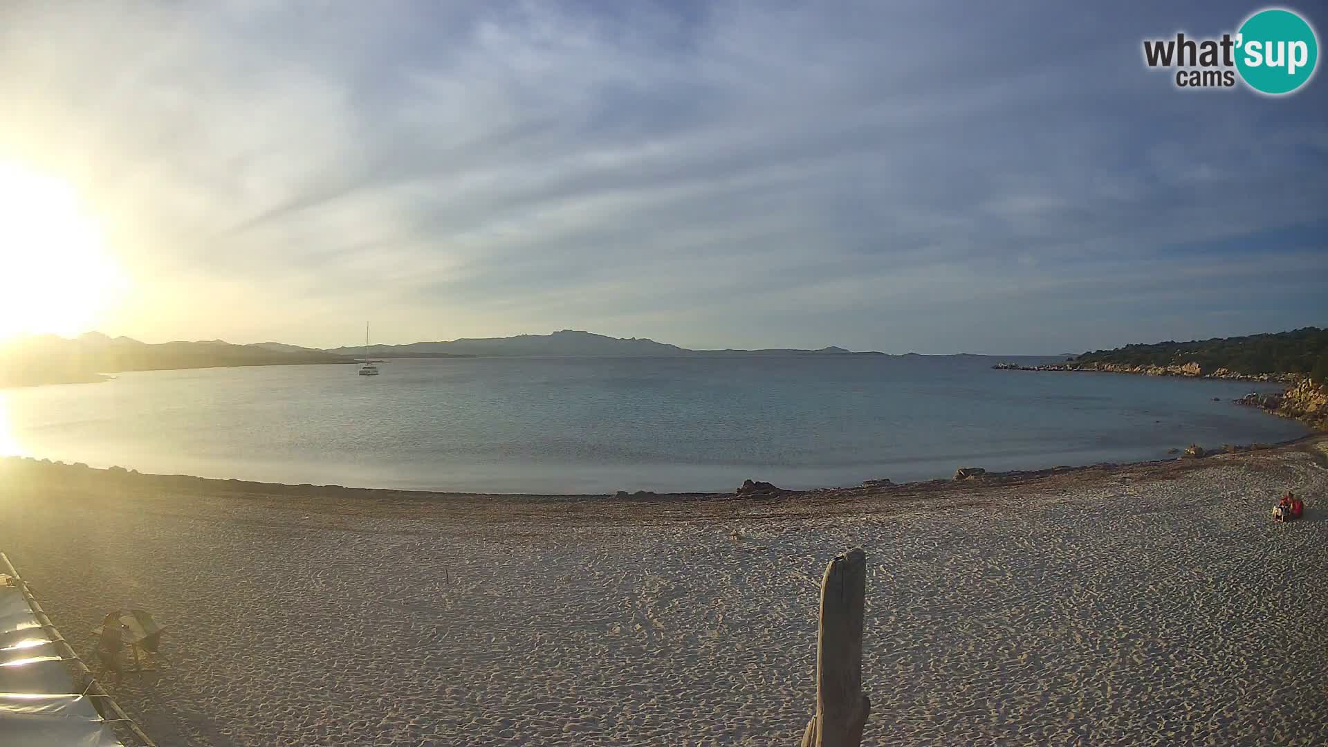 V živo plaža Cala Sabina – spletna kamera Golfo Aranci – Sardinija
