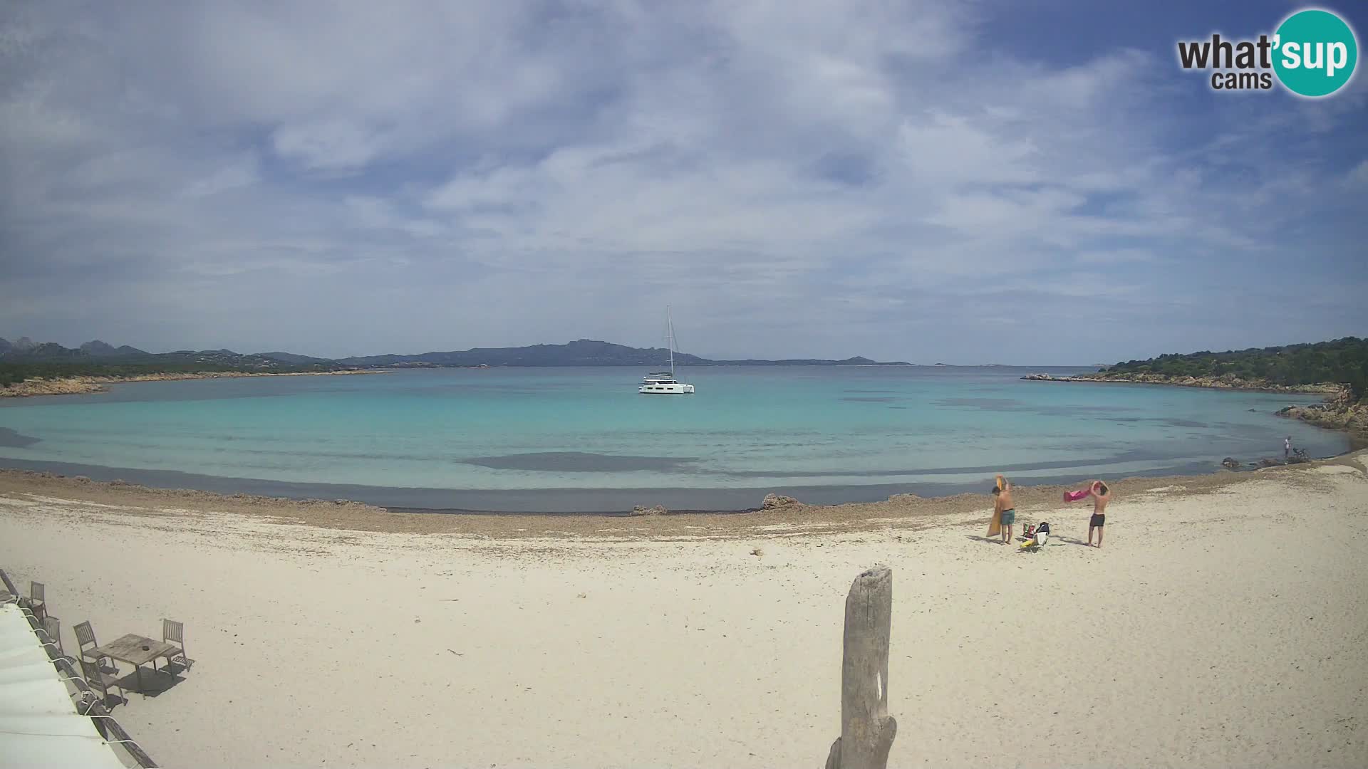 V živo plaža Cala Sabina – spletna kamera Golfo Aranci – Sardinija