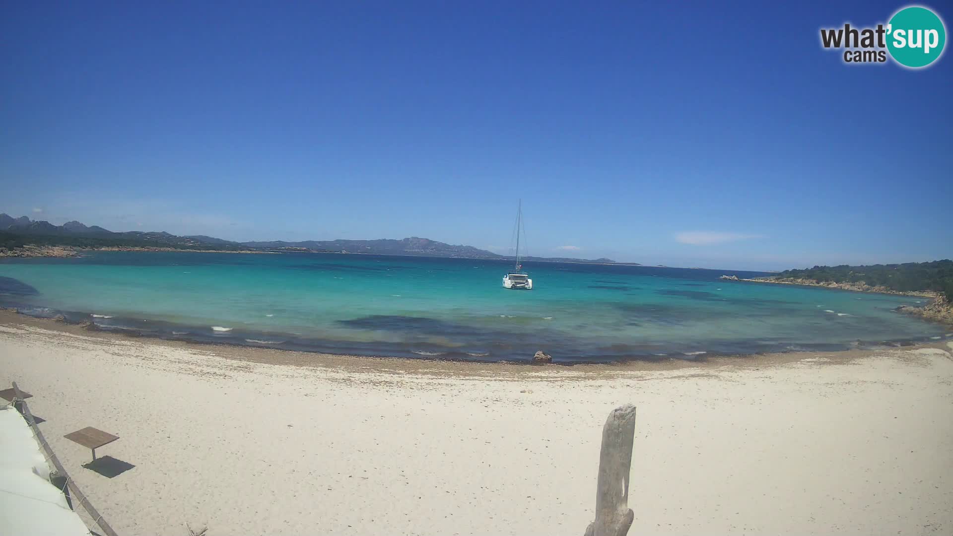 V živo plaža Cala Sabina – spletna kamera Golfo Aranci – Sardinija