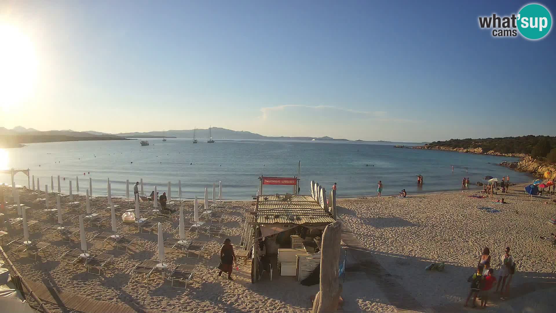V živo plaža Cala Sabina – spletna kamera Golfo Aranci – Sardinija