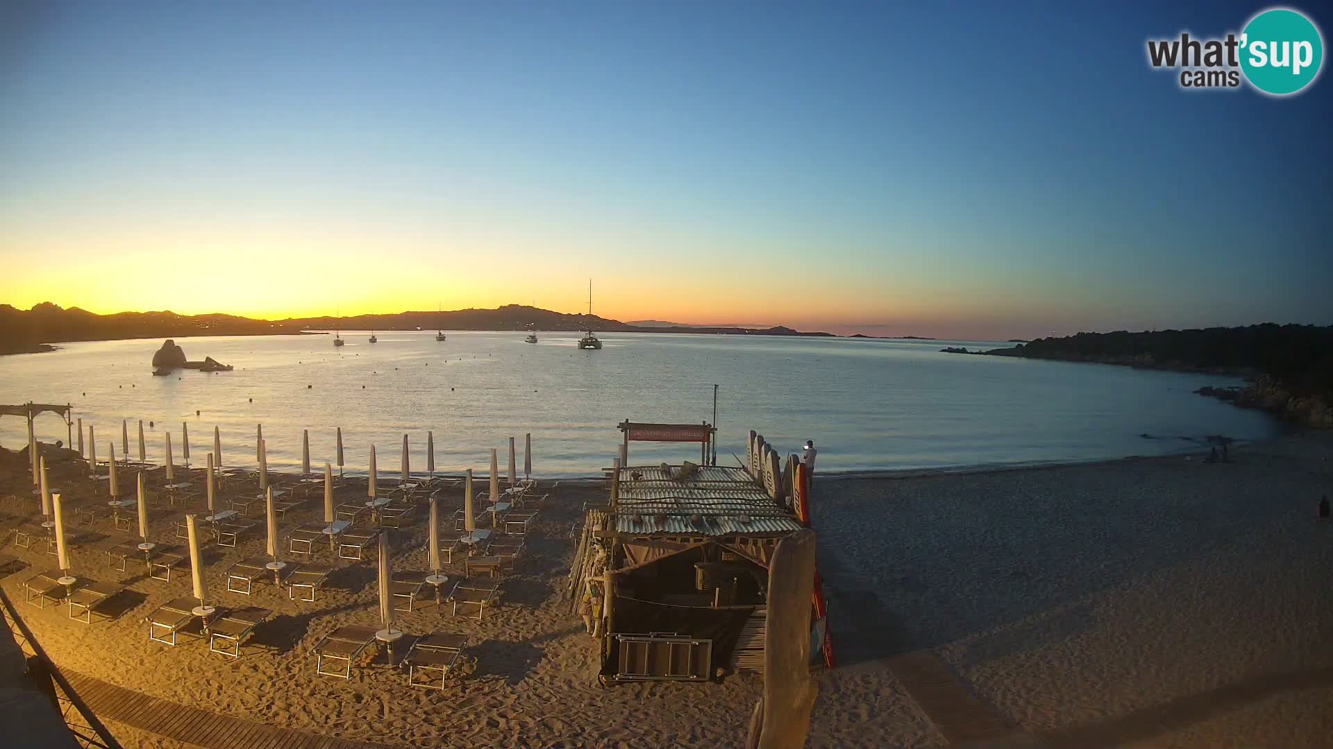 V živo plaža Cala Sabina – spletna kamera Golfo Aranci – Sardinija