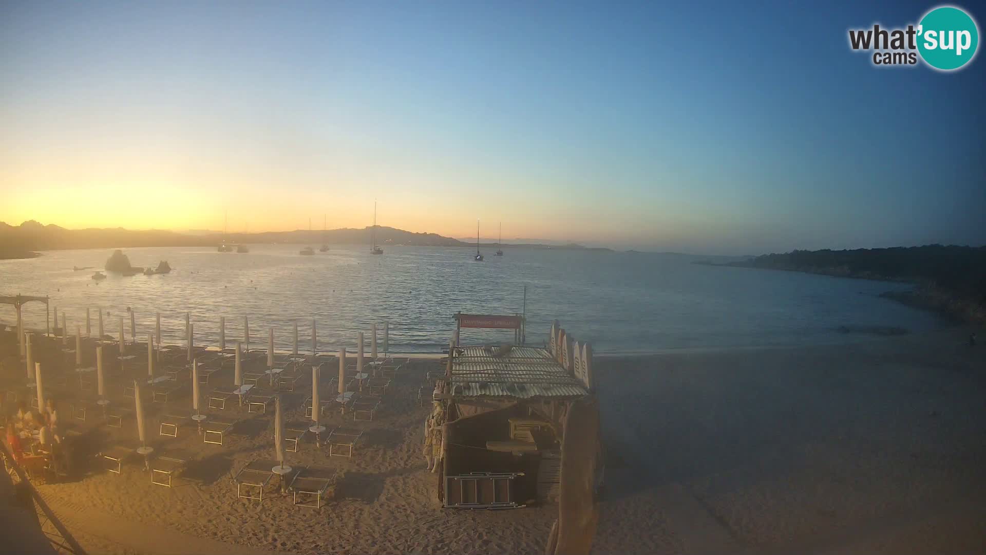 V živo plaža Cala Sabina – spletna kamera Golfo Aranci – Sardinija