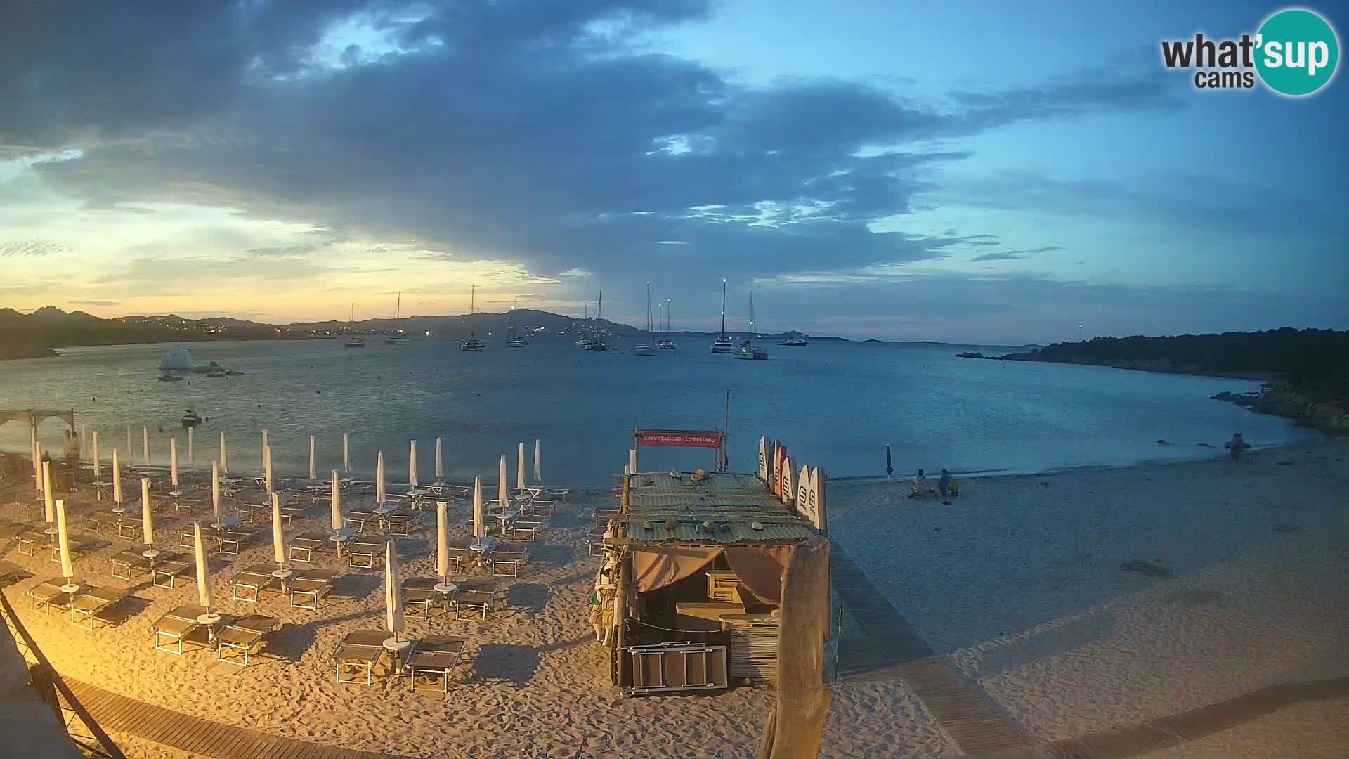 V živo plaža Cala Sabina – spletna kamera Golfo Aranci – Sardinija