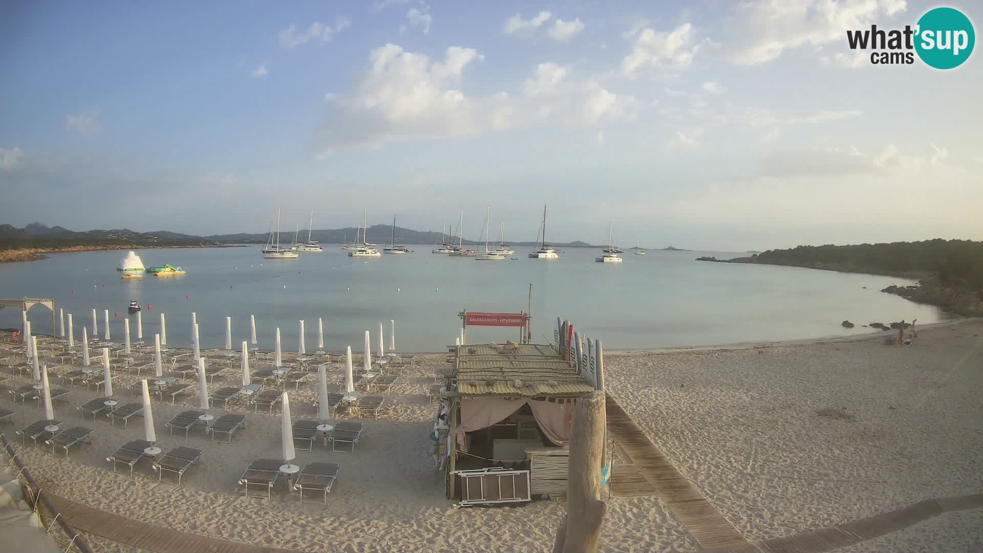 V živo plaža Cala Sabina – spletna kamera Golfo Aranci – Sardinija