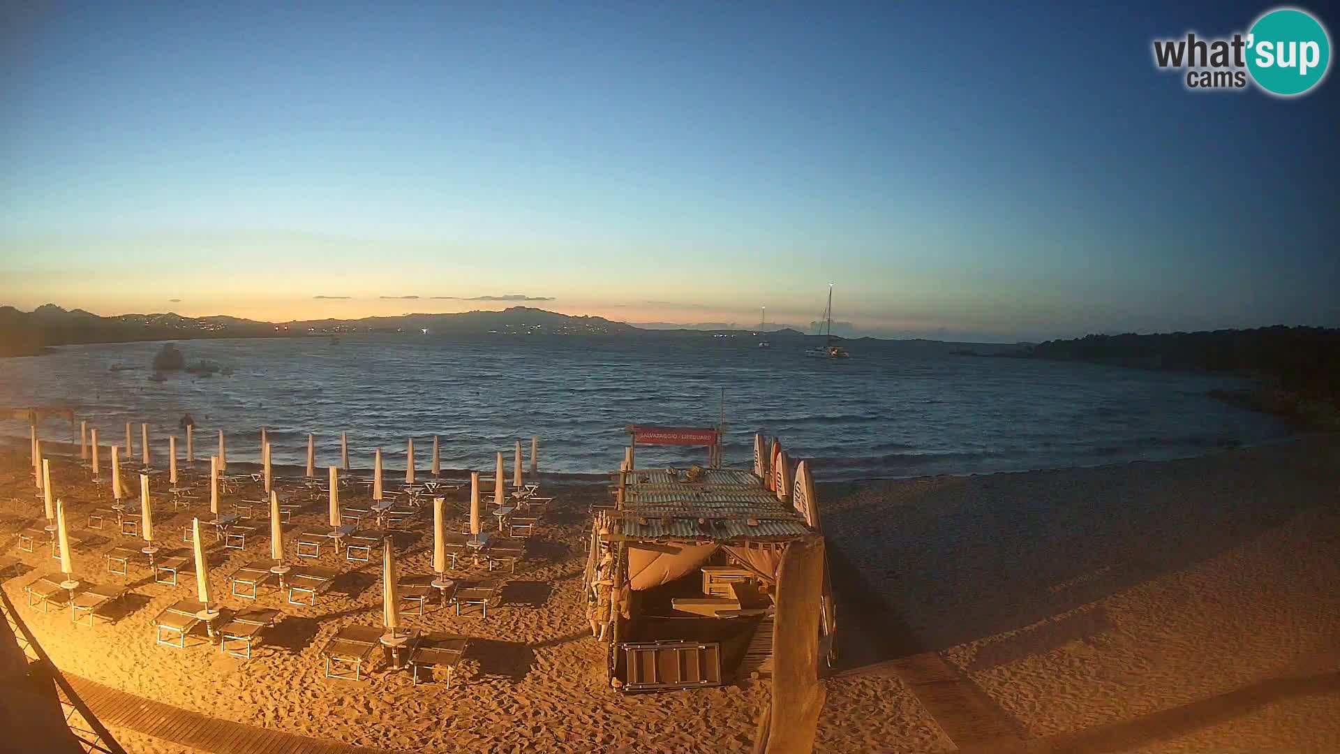 V živo plaža Cala Sabina – spletna kamera Golfo Aranci – Sardinija