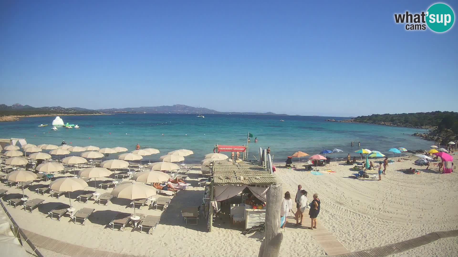 V živo plaža Cala Sabina – spletna kamera Golfo Aranci – Sardinija