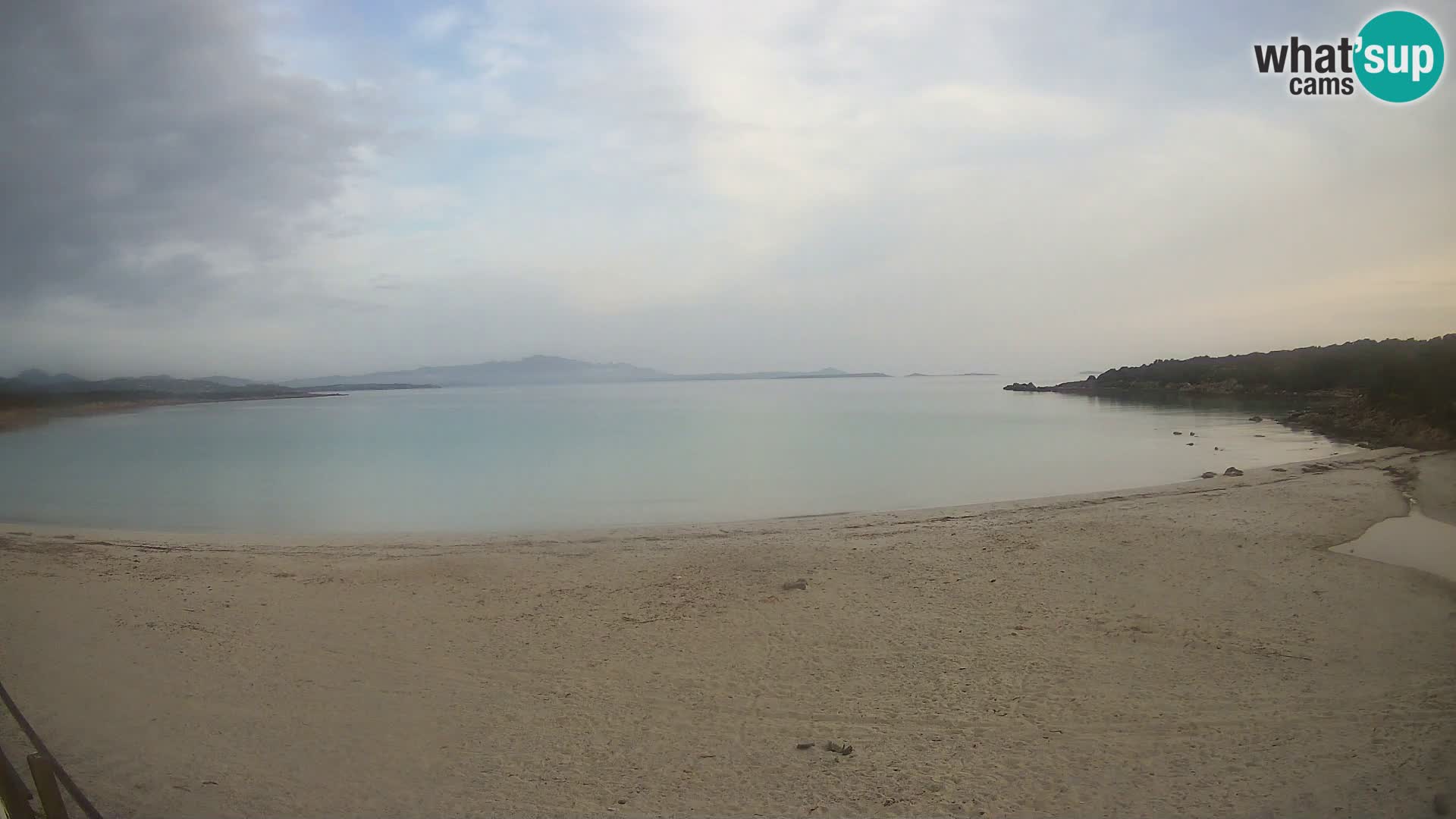 V živo plaža Cala Sabina – spletna kamera Golfo Aranci – Sardinija