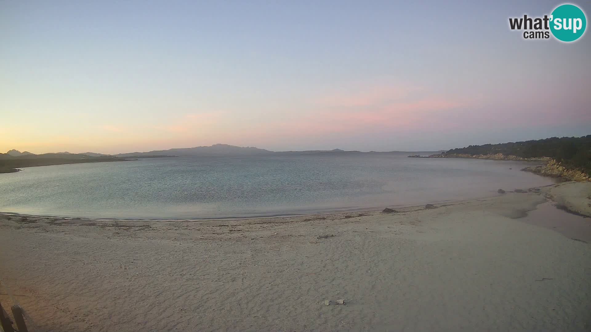 V živo plaža Cala Sabina – spletna kamera Golfo Aranci – Sardinija