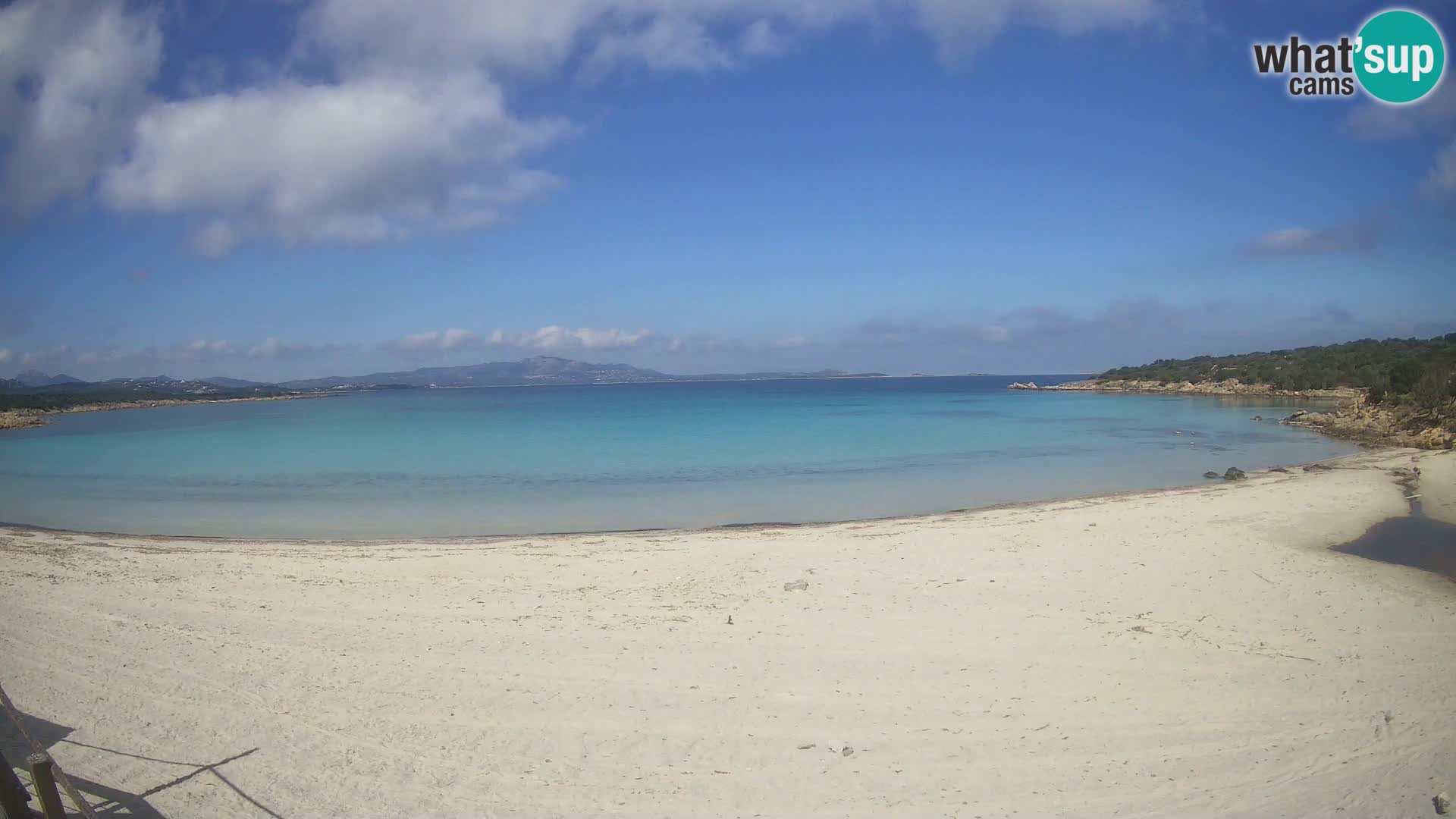 V živo plaža Cala Sabina – spletna kamera Golfo Aranci – Sardinija