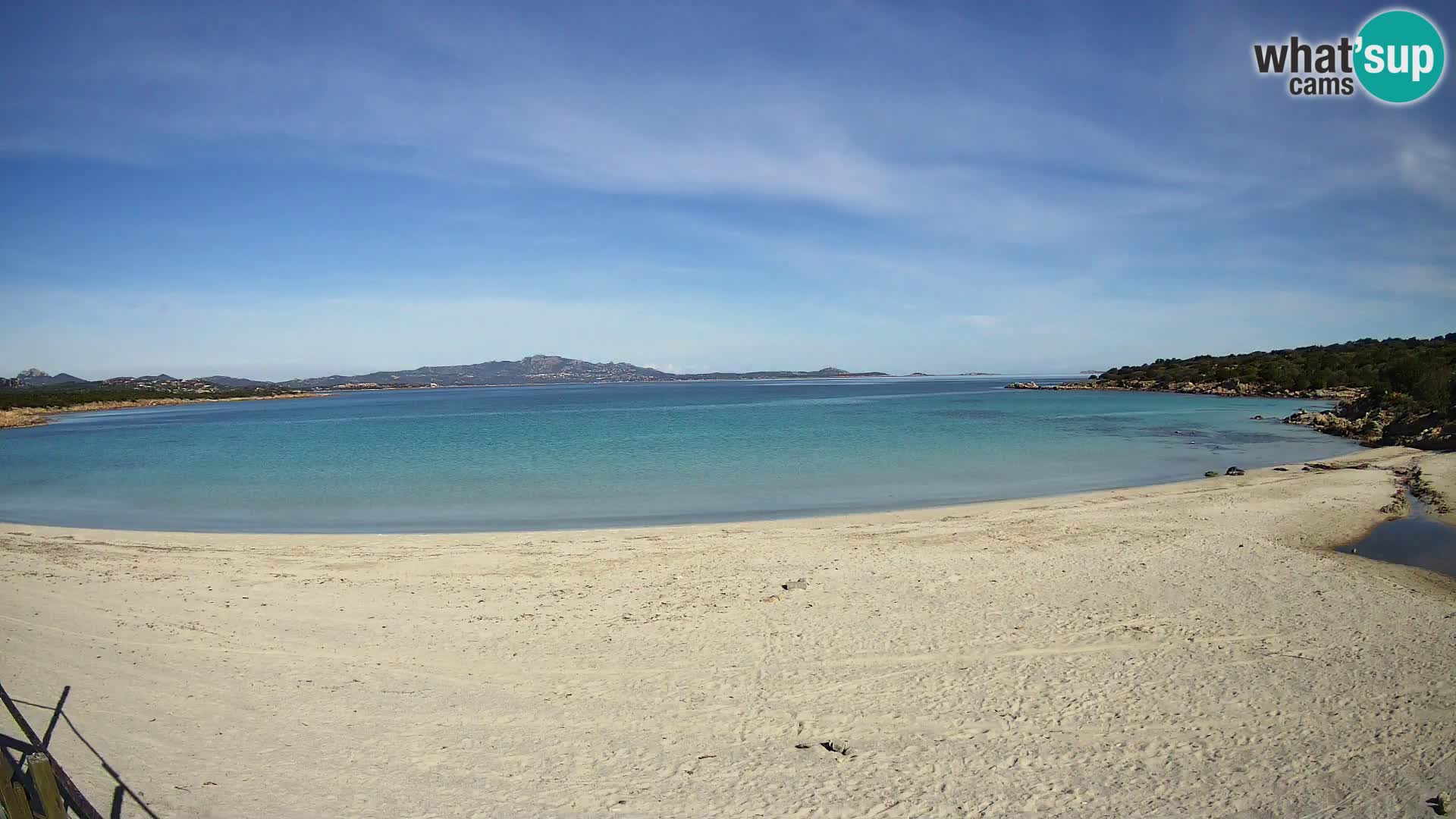 V živo plaža Cala Sabina – spletna kamera Golfo Aranci – Sardinija