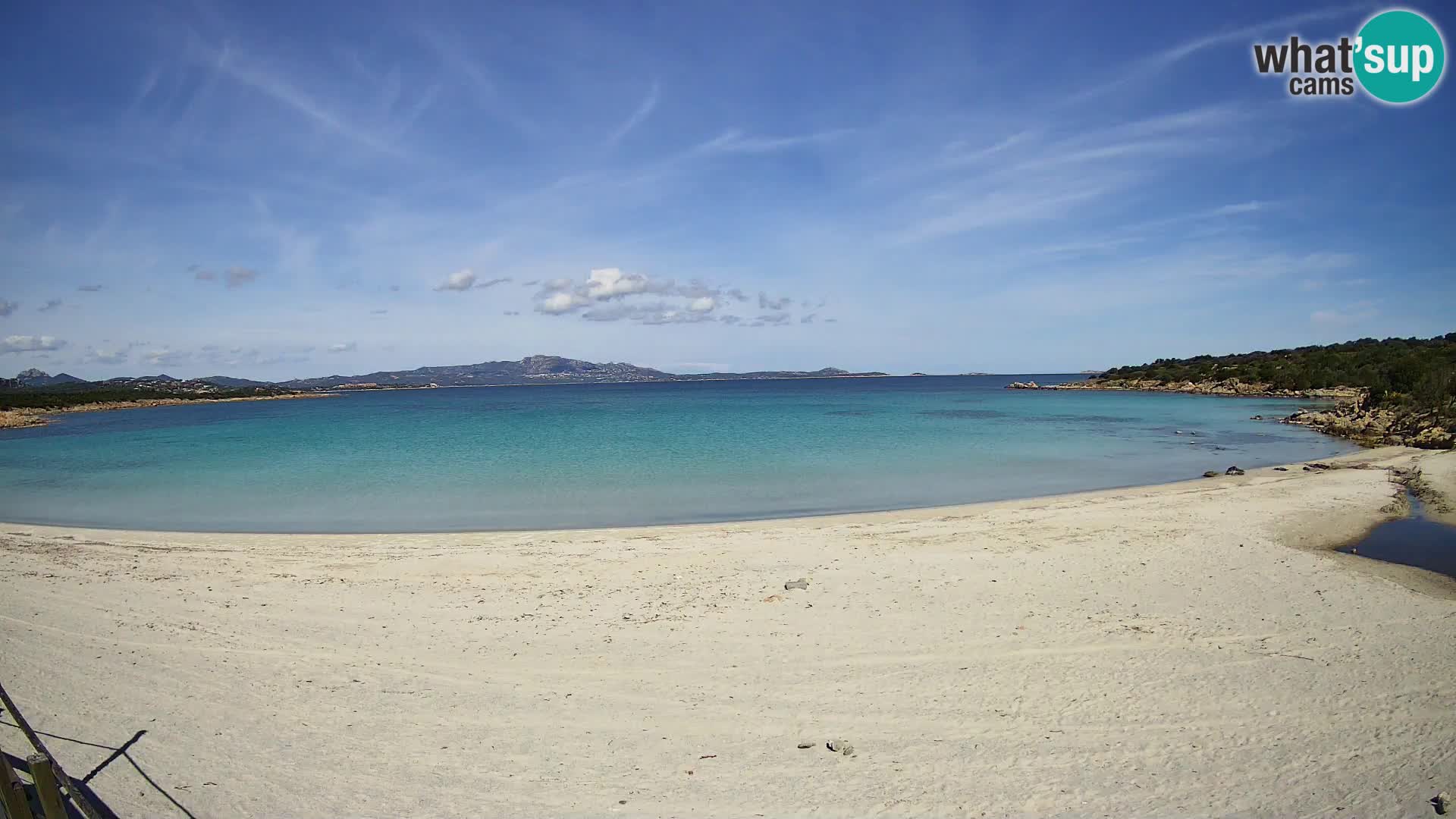 V živo plaža Cala Sabina – spletna kamera Golfo Aranci – Sardinija