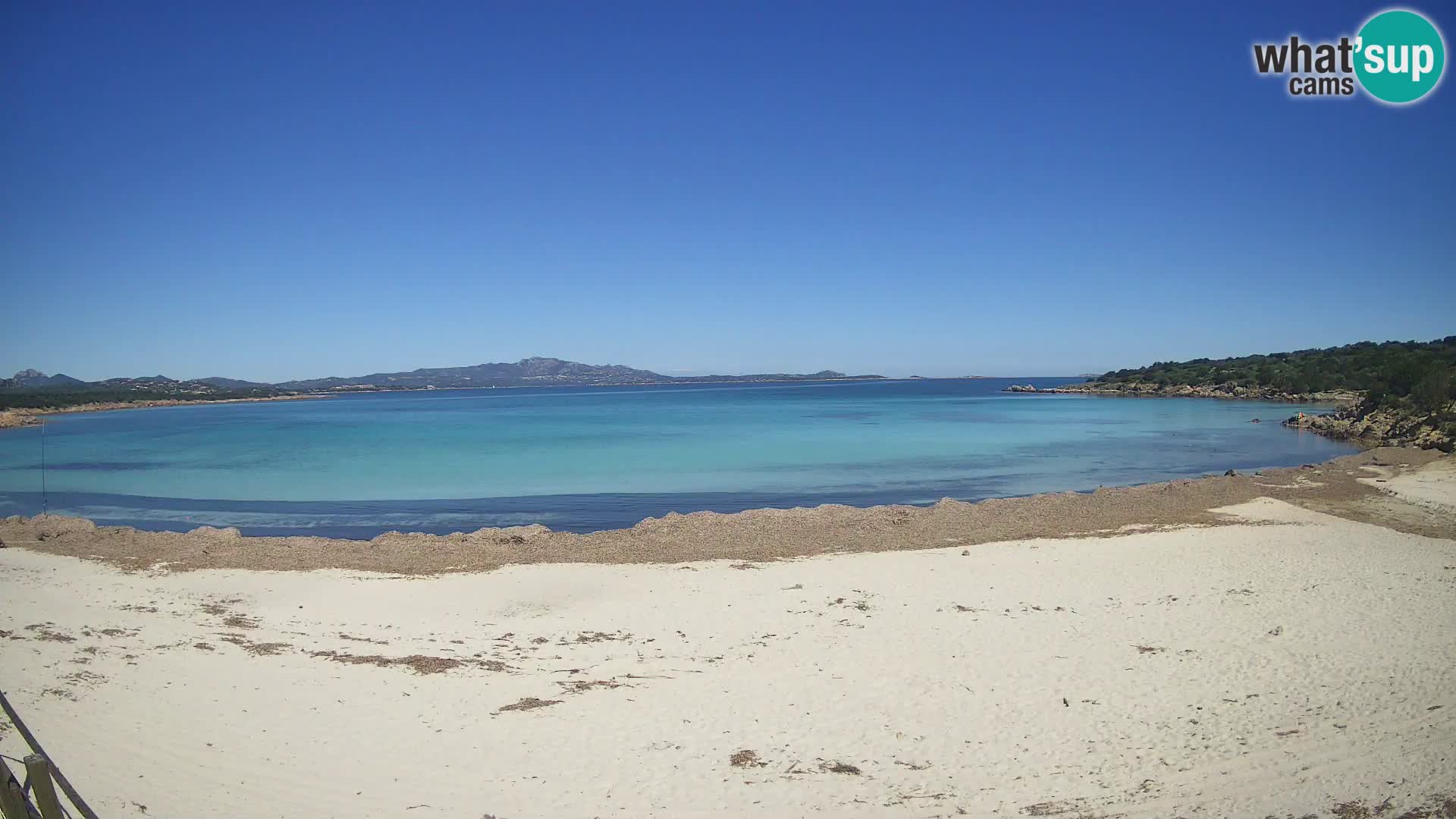 V živo plaža Cala Sabina – spletna kamera Golfo Aranci – Sardinija
