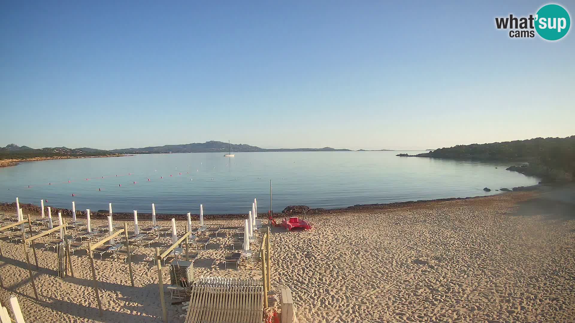 V živo plaža Cala Sabina – spletna kamera Golfo Aranci – Sardinija