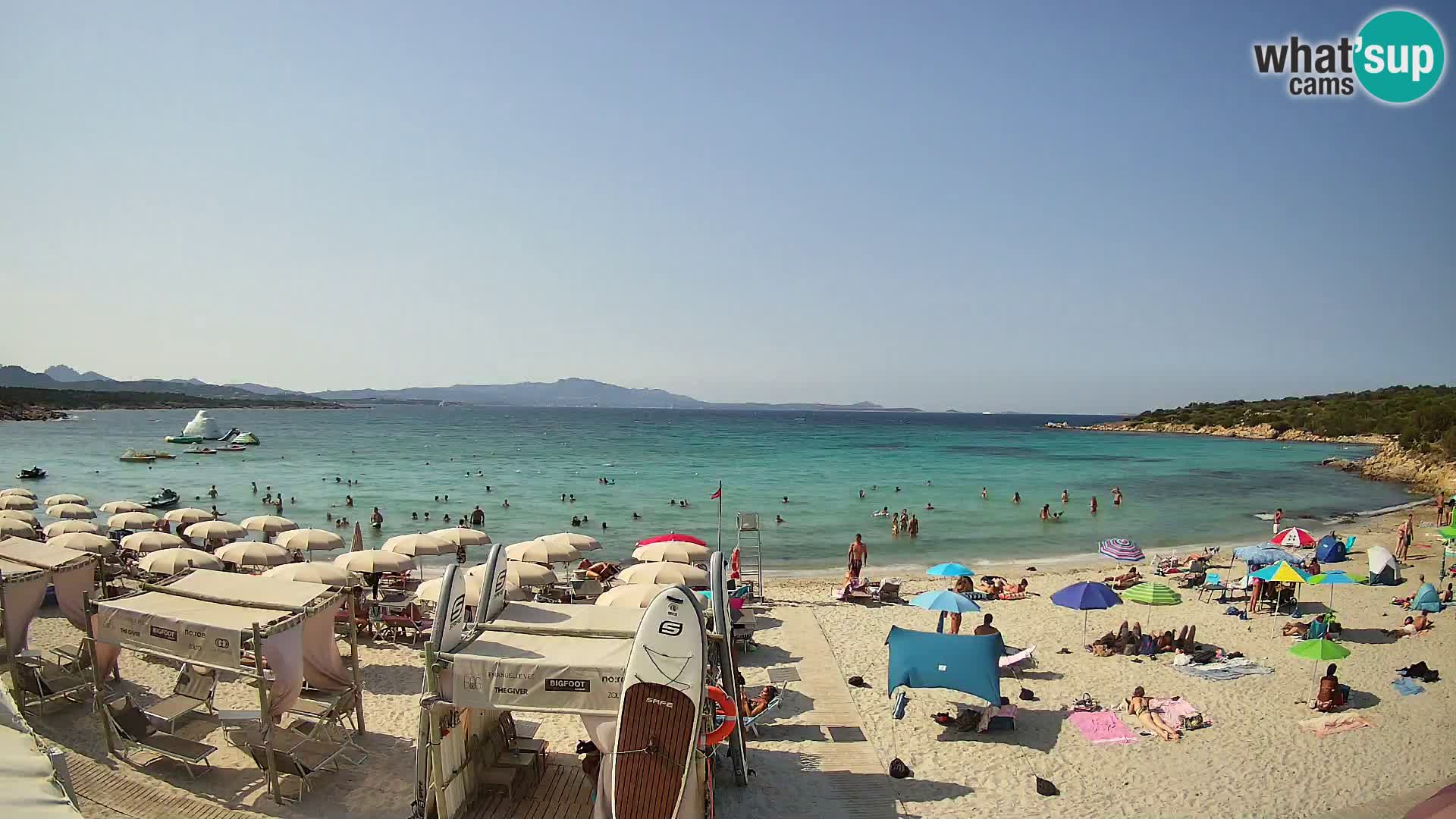 V živo plaža Cala Sabina – spletna kamera Golfo Aranci – Sardinija