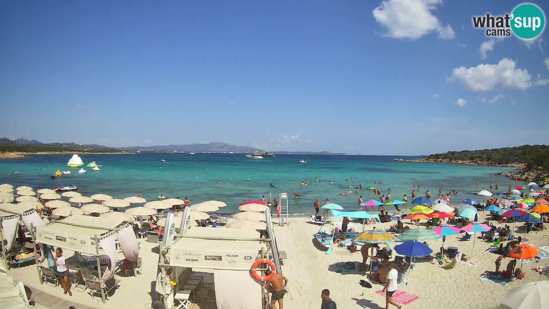 V živo plaža Cala Sabina – spletna kamera Golfo Aranci – Sardinija