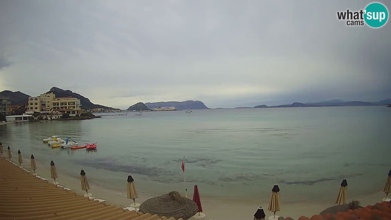Spletna kamera Terza Spiaggia Golfo Aranci – Pogled na plažo v živo