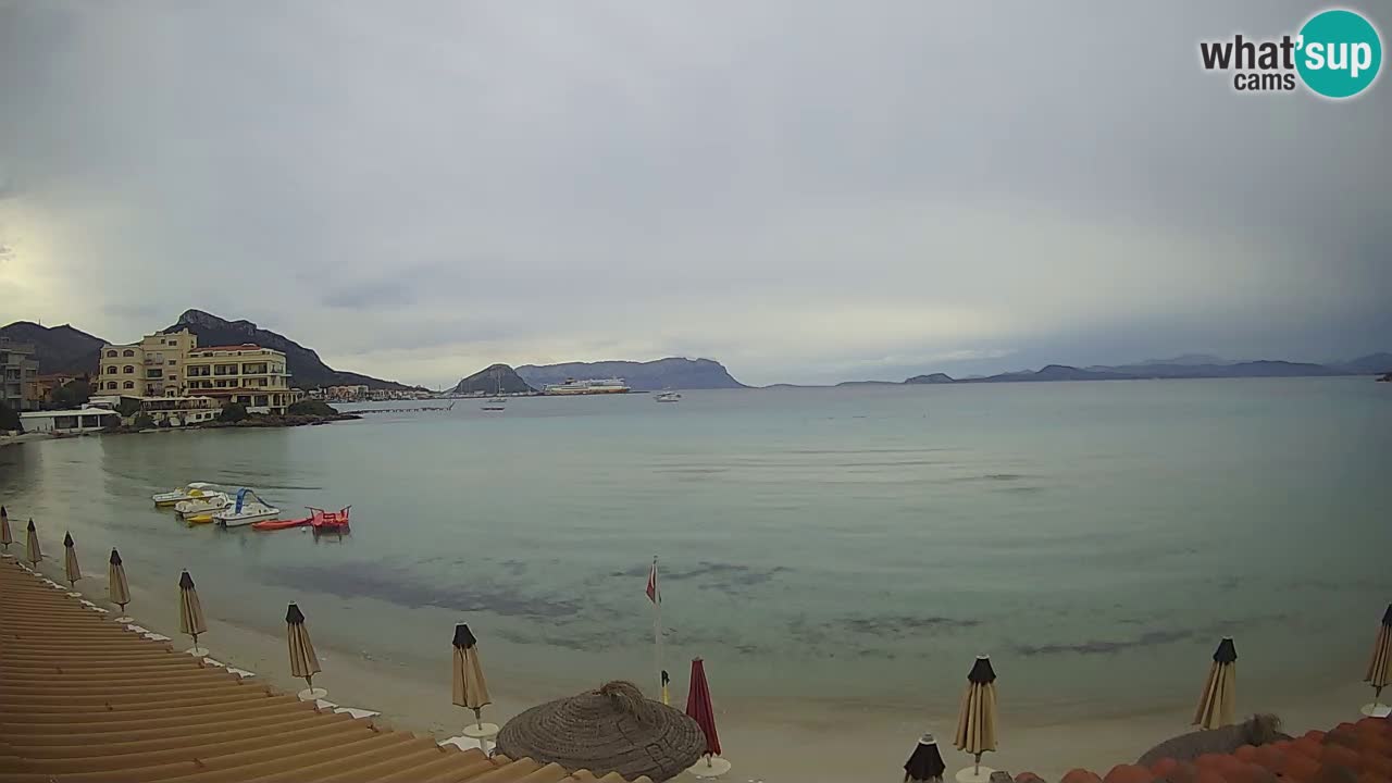 Spletna kamera Terza Spiaggia Golfo Aranci – Pogled na plažo v živo