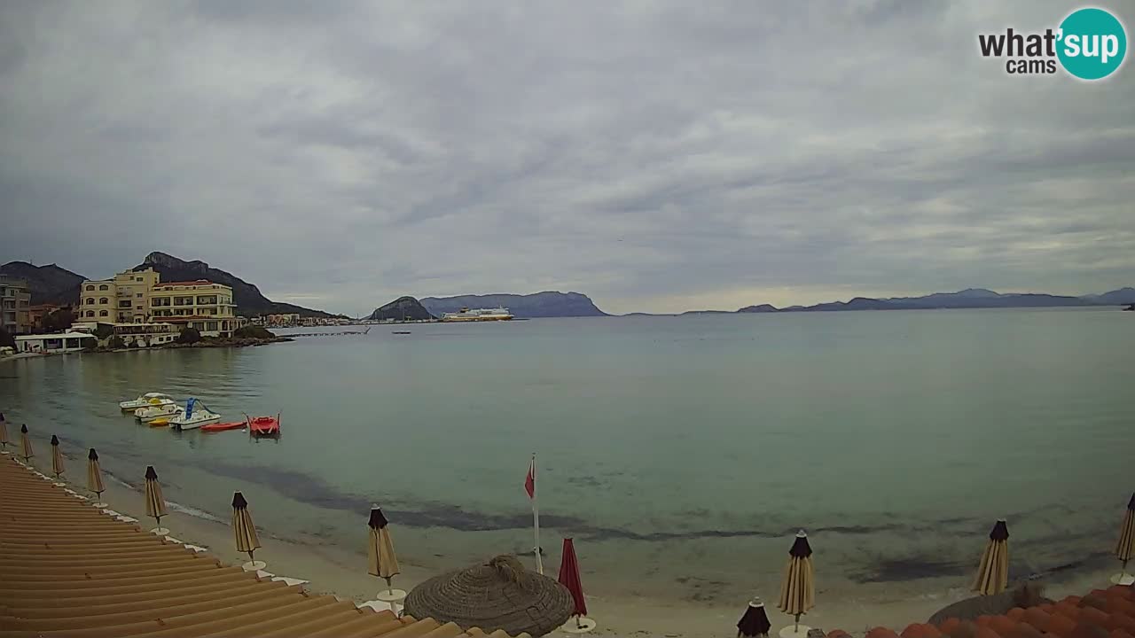 Spletna kamera Terza Spiaggia Golfo Aranci – Pogled na plažo v živo