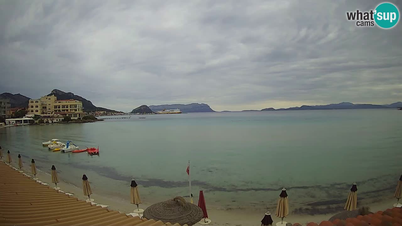 Spletna kamera Terza Spiaggia Golfo Aranci – Pogled na plažo v živo