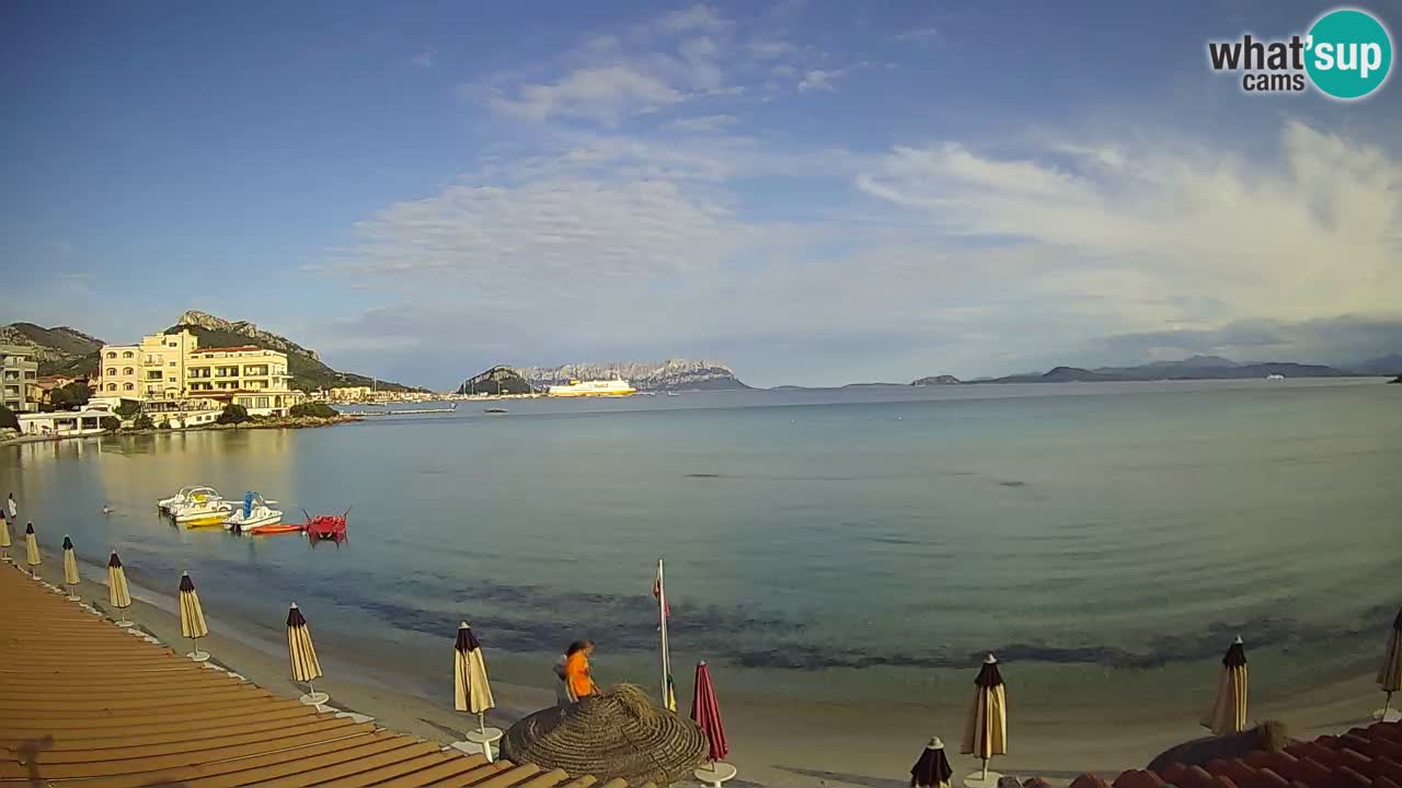Spletna kamera Terza Spiaggia Golfo Aranci – Pogled na plažo v živo
