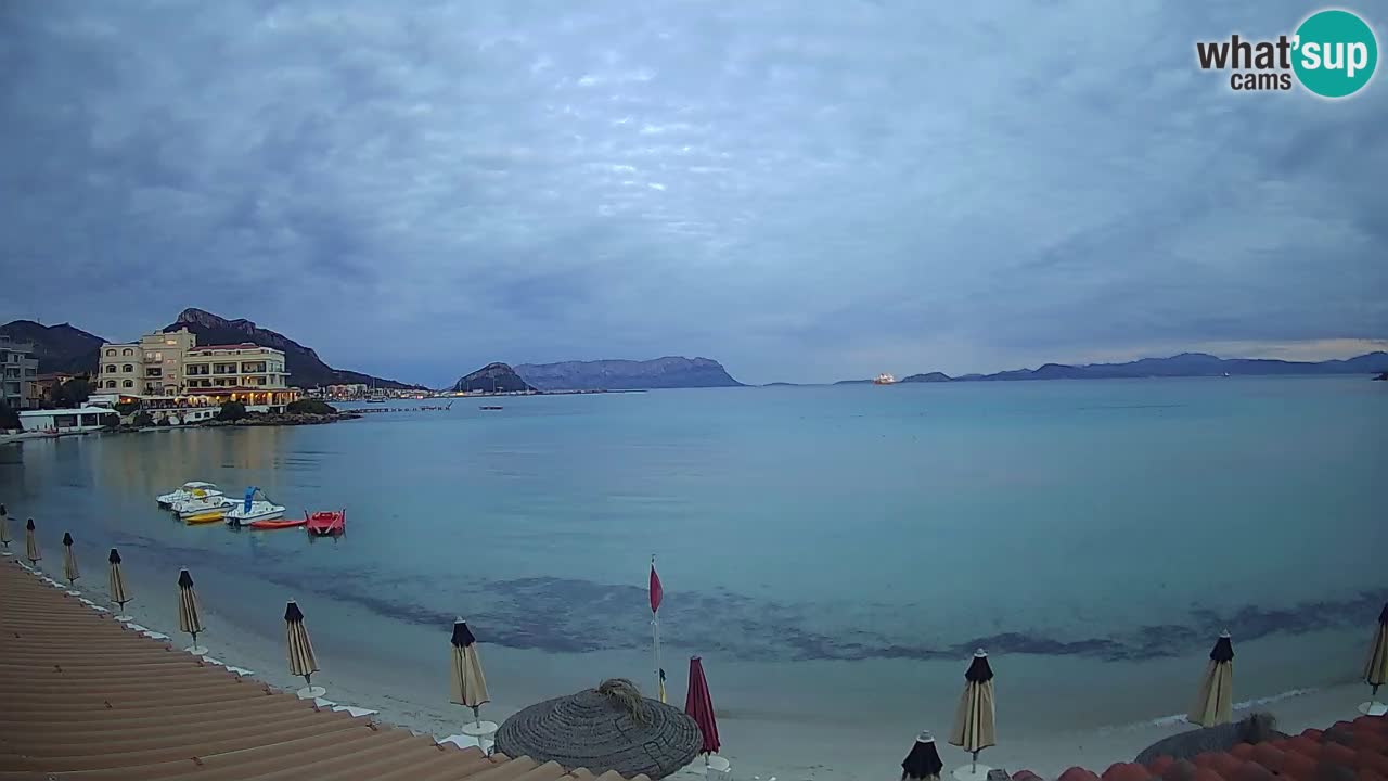 Spletna kamera Terza Spiaggia Golfo Aranci – Pogled na plažo v živo