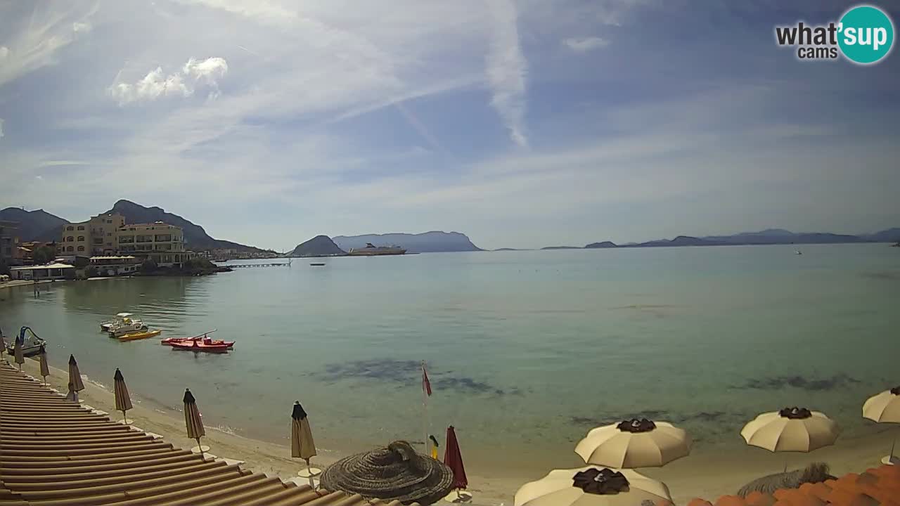 Spletna kamera Terza Spiaggia Golfo Aranci – Pogled na plažo v živo