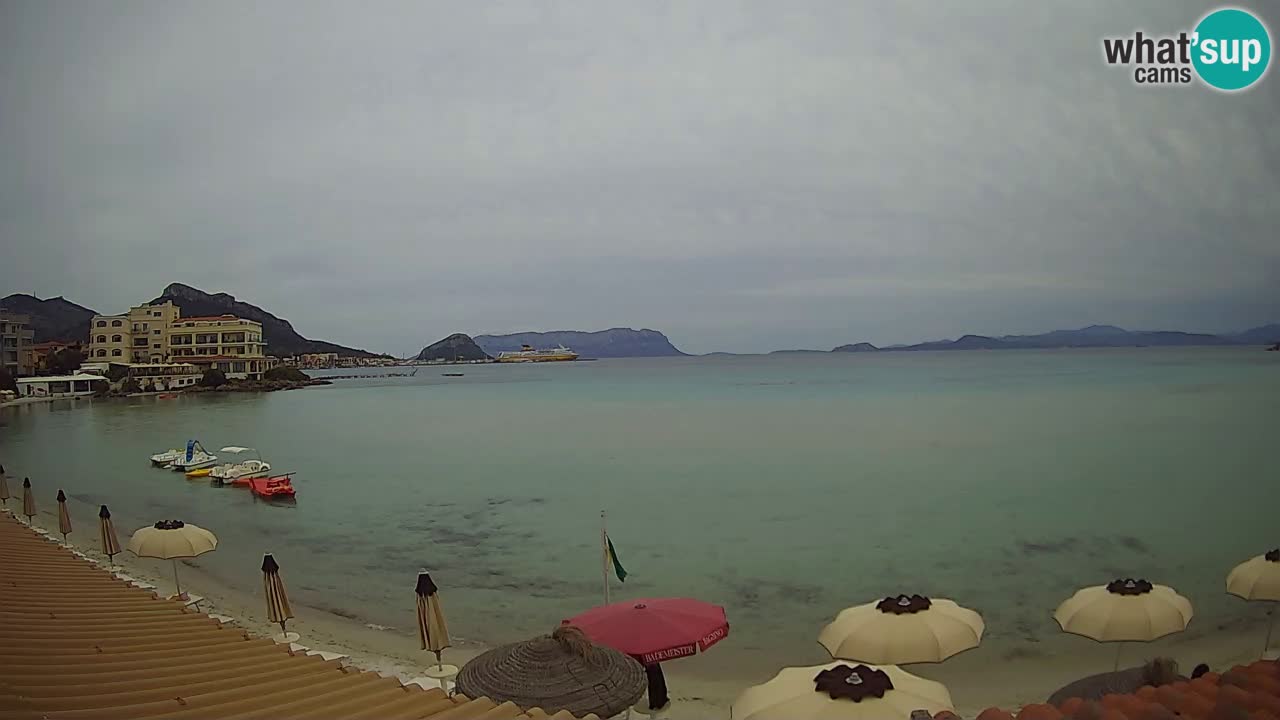 Spletna kamera Terza Spiaggia Golfo Aranci – Pogled na plažo v živo