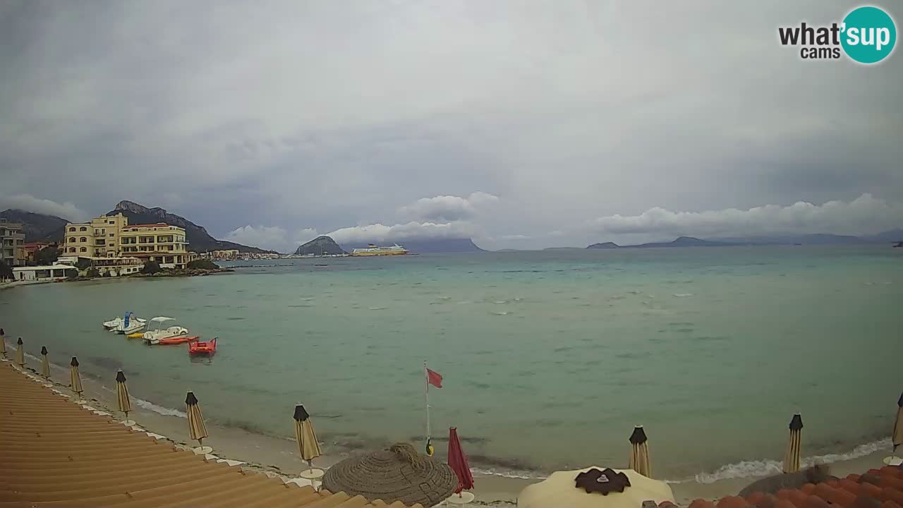 Spletna kamera Terza Spiaggia Golfo Aranci – Pogled na plažo v živo
