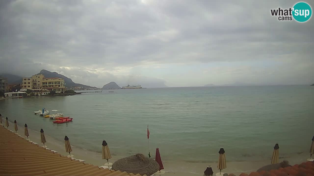 Spletna kamera Terza Spiaggia Golfo Aranci – Pogled na plažo v živo