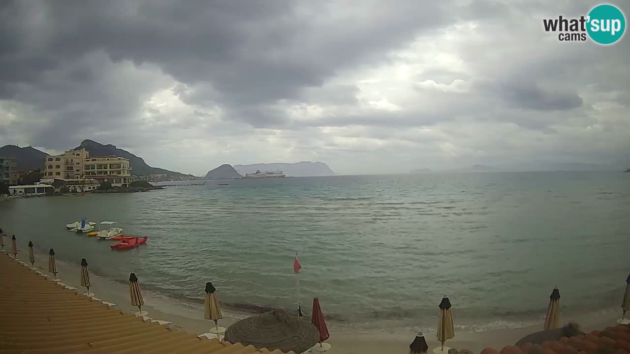 Spletna kamera Terza Spiaggia Golfo Aranci – Pogled na plažo v živo