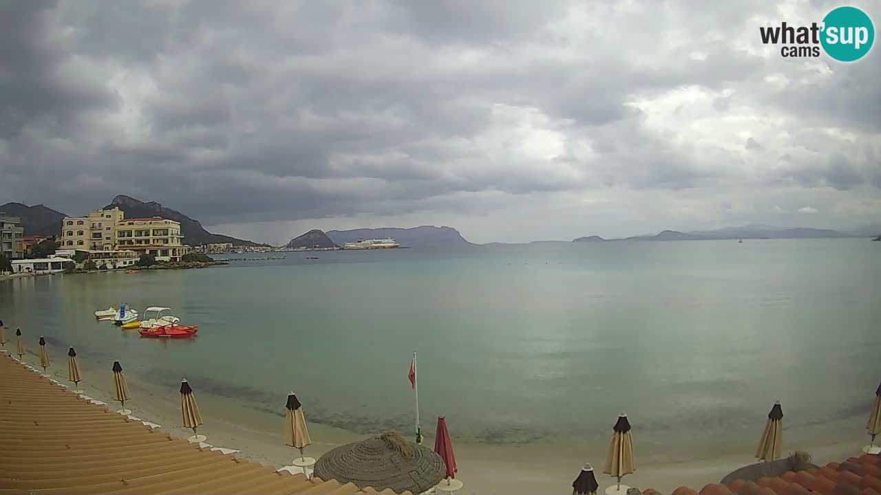 Spletna kamera Terza Spiaggia Golfo Aranci – Pogled na plažo v živo