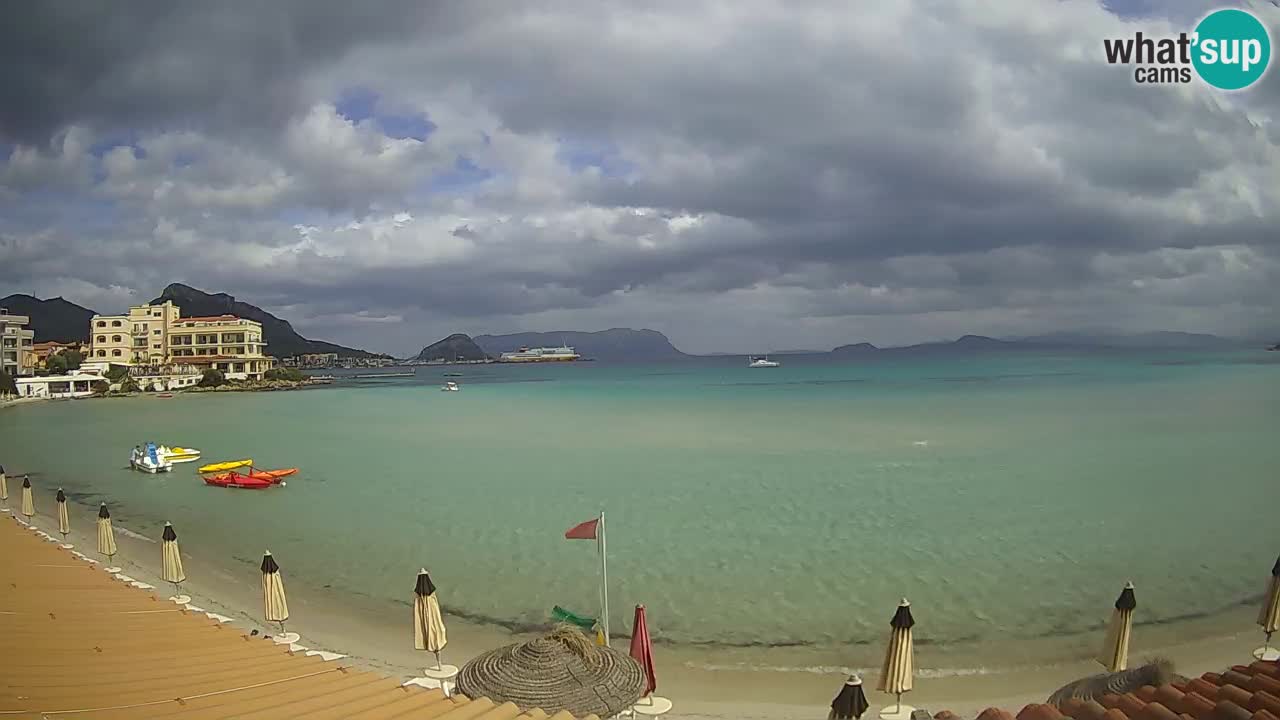 Spletna kamera Terza Spiaggia Golfo Aranci – Pogled na plažo v živo