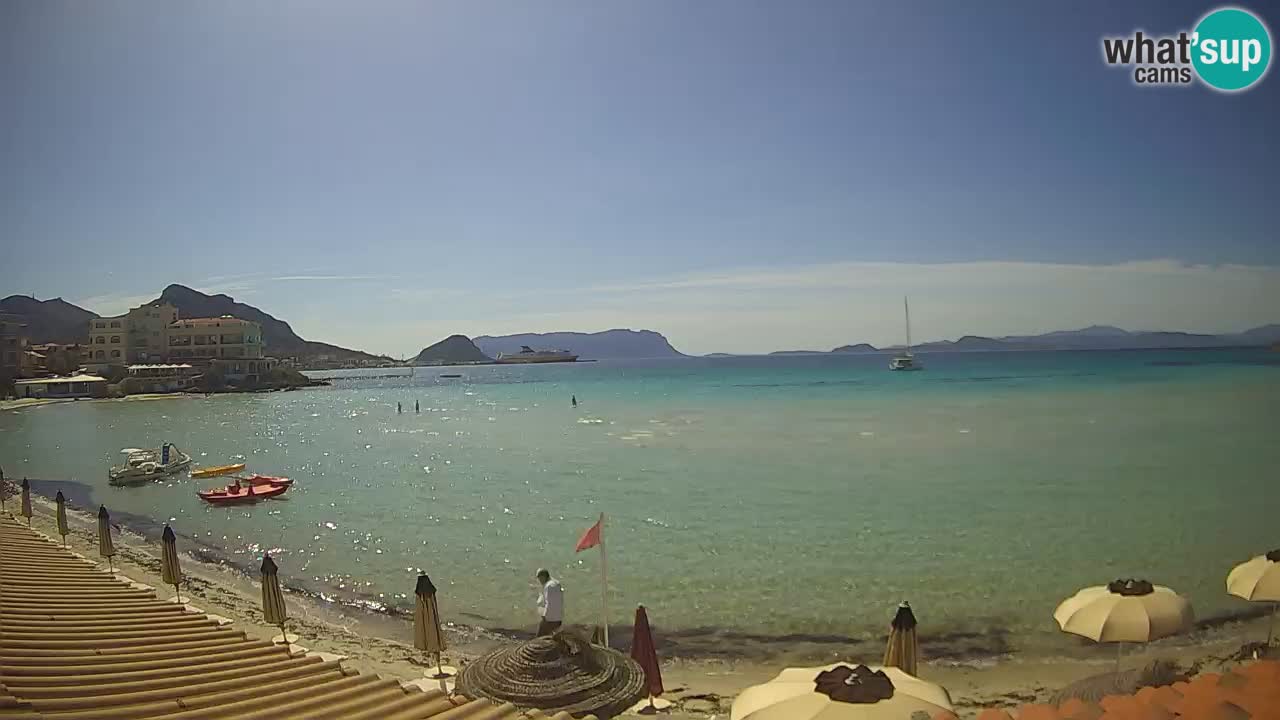 Spletna kamera Terza Spiaggia Golfo Aranci – Pogled na plažo v živo