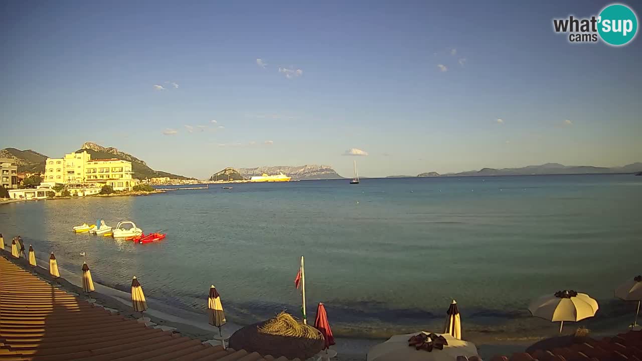 Spletna kamera Terza Spiaggia Golfo Aranci – Pogled na plažo v živo
