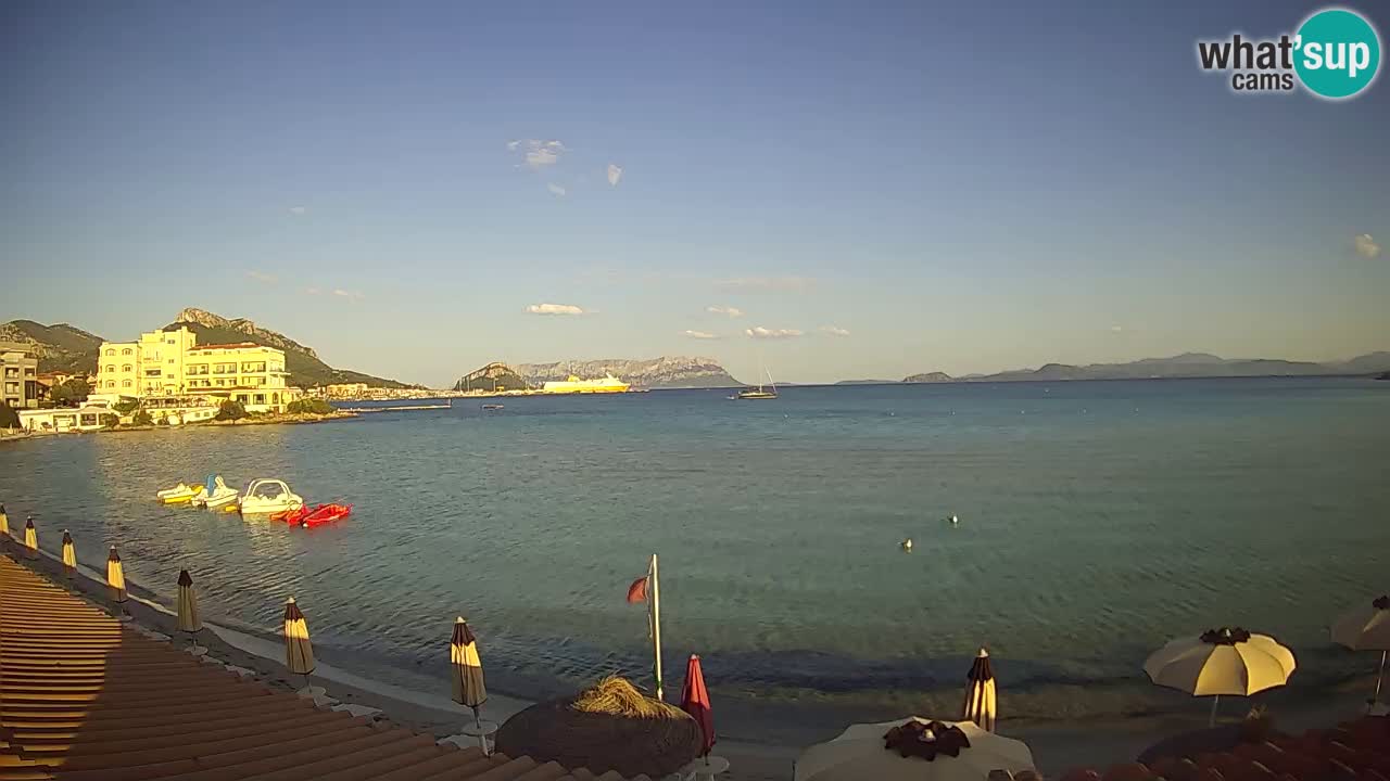 Spletna kamera Terza Spiaggia Golfo Aranci – Pogled na plažo v živo