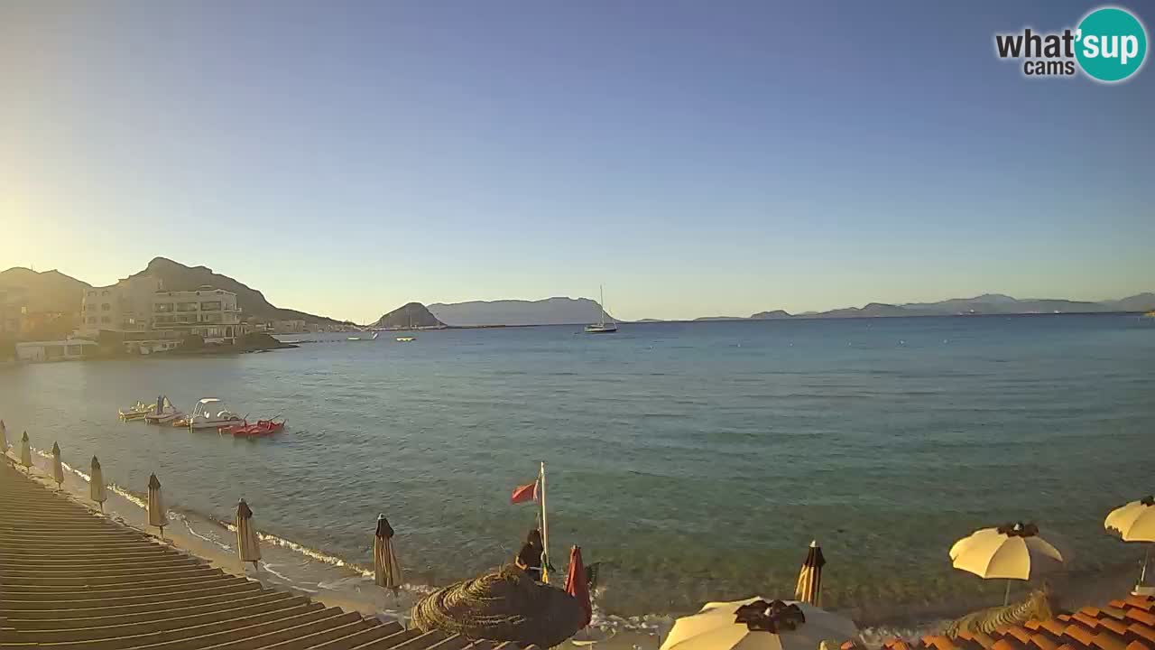Spletna kamera Terza Spiaggia Golfo Aranci – Pogled na plažo v živo
