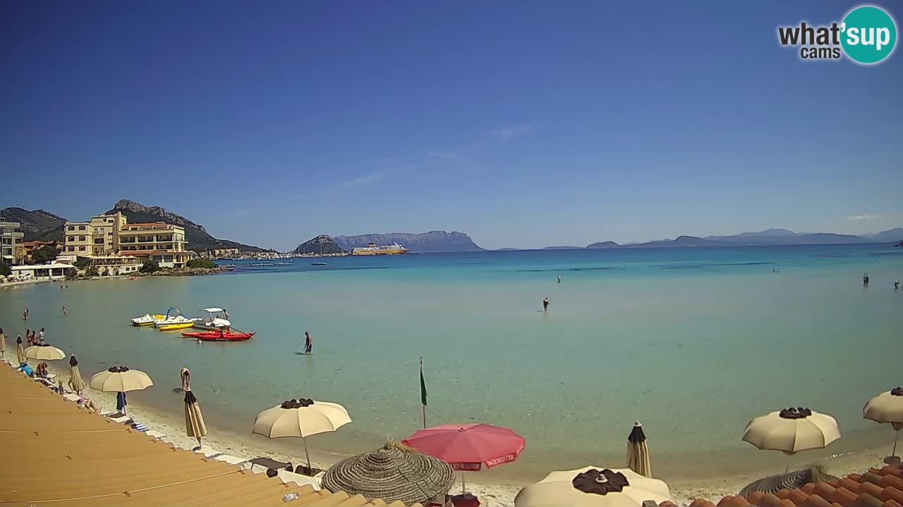 Spletna kamera Terza Spiaggia Golfo Aranci – Pogled na plažo v živo
